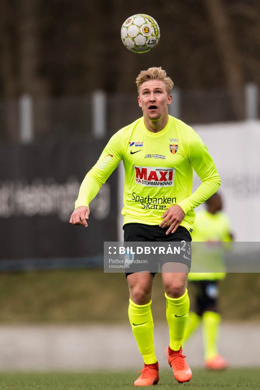 Kristianstads Oliver Ekroth under en träningsmatch i fotboll mellan Helsingborg och Kristianstad den 12 mars 2017 i Helsingborg.