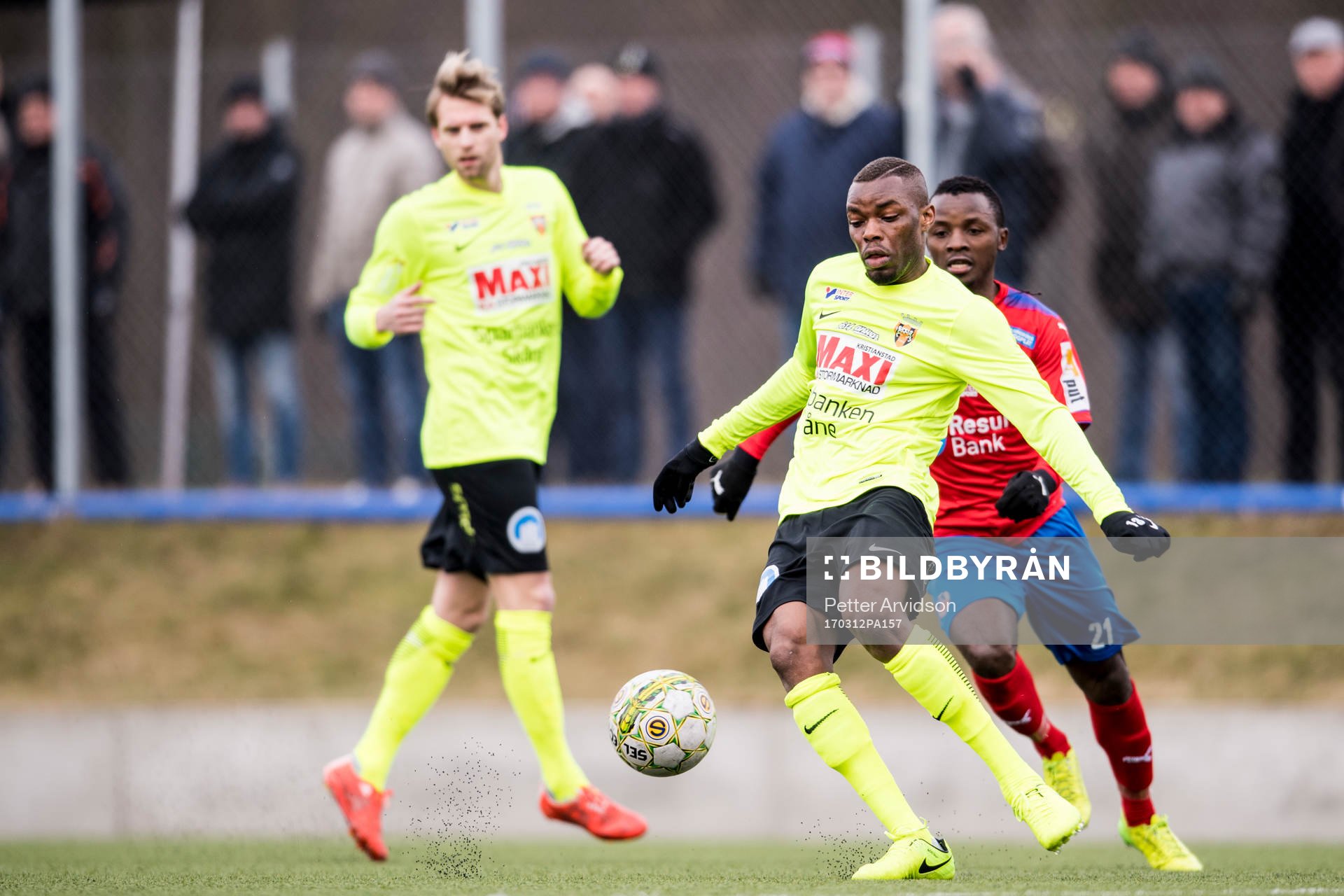 Kristianstads Saikou Jawneh och Helsingborgs Monday Samuel