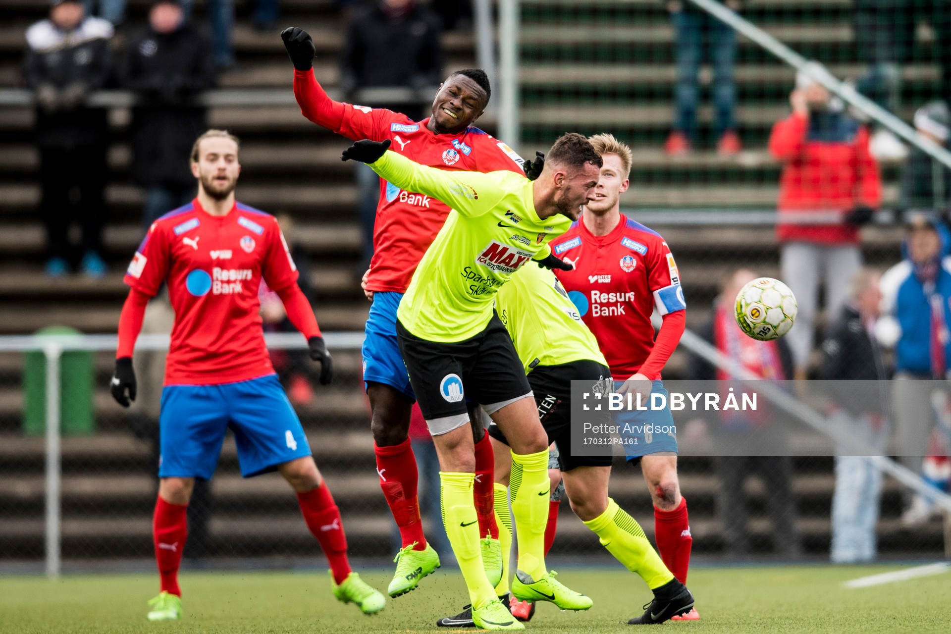 Helsingborgs Oke Akpoveta och Kristianstads Albert Ejupi