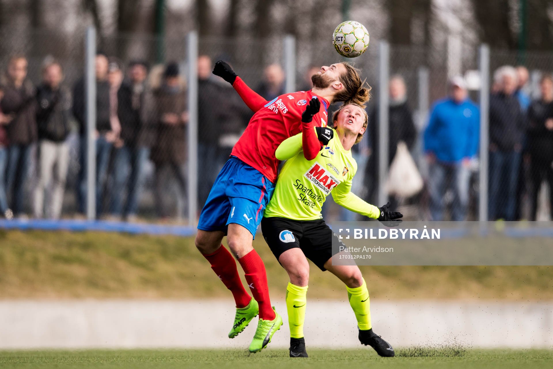 Helsingborgs Jonatan Olsson och Kristianstads Andre Kamp