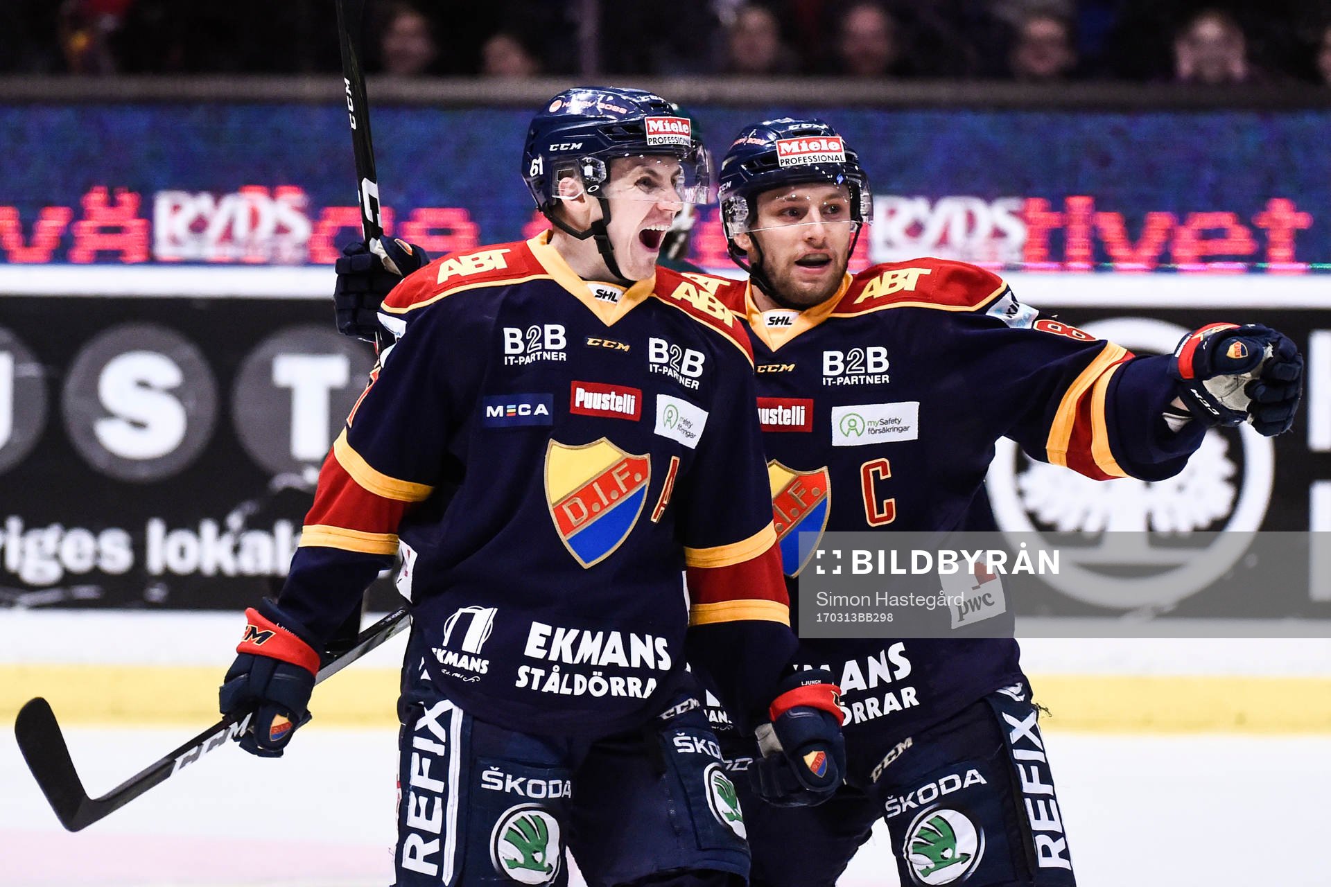 Djurgårdens Markus Ljungh och Calle Ridderwall jublar