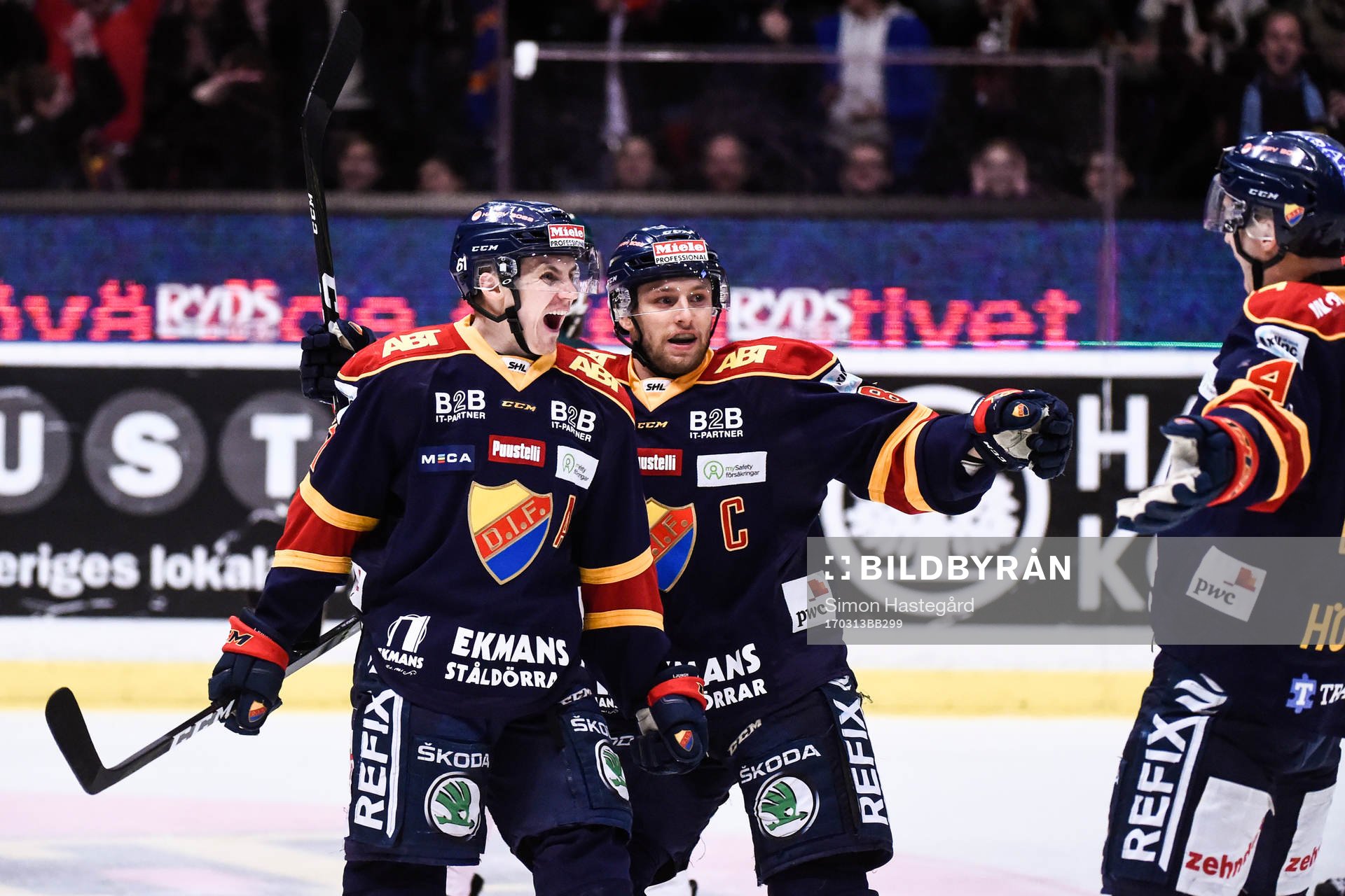 Djurgårdens Markus Ljungh och Calle Ridderwall jublar