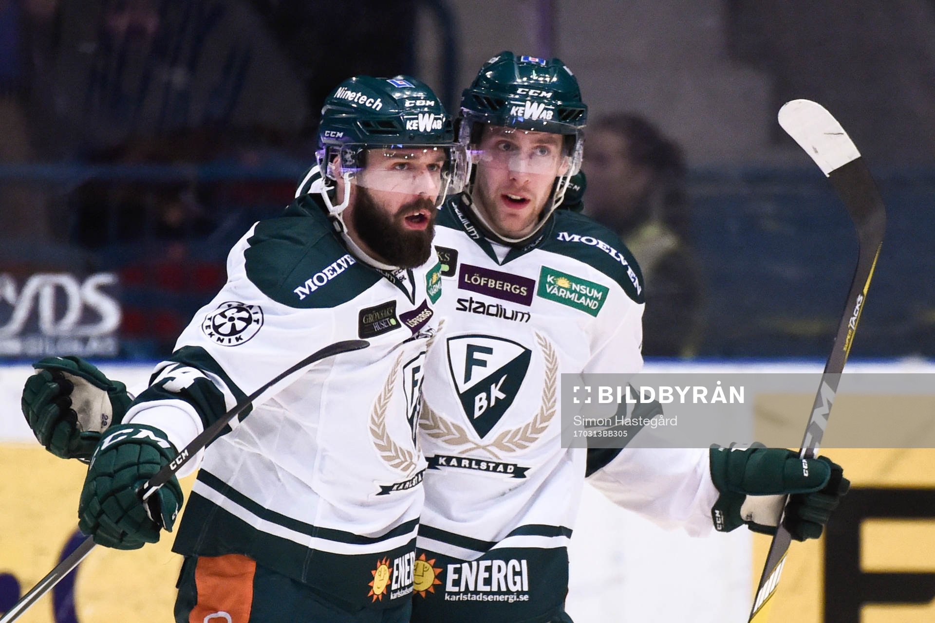 Färjestads Milan Gulas och Per Åslund jublar