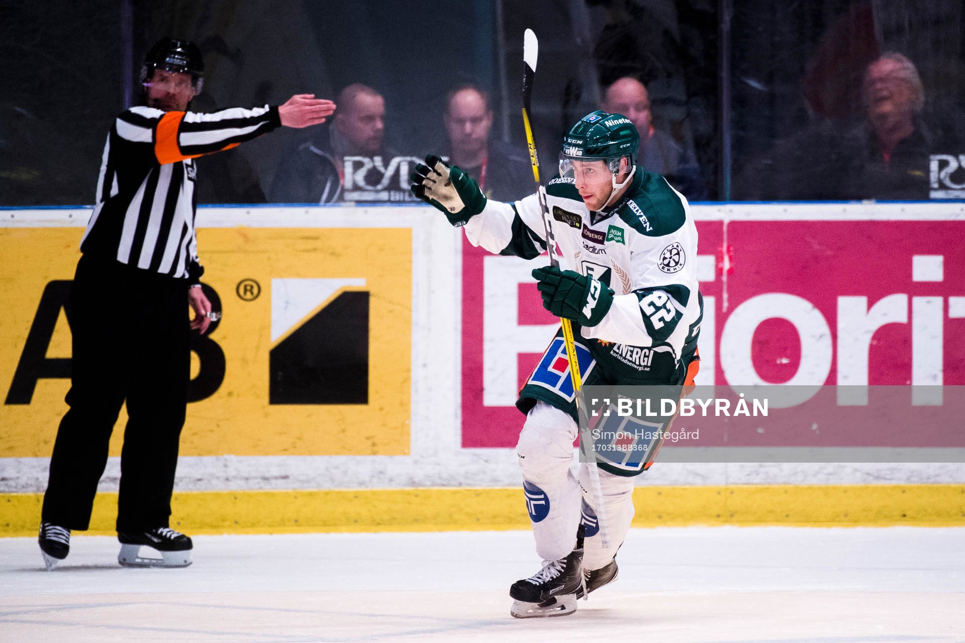 Färjestads Per Åslund jublar