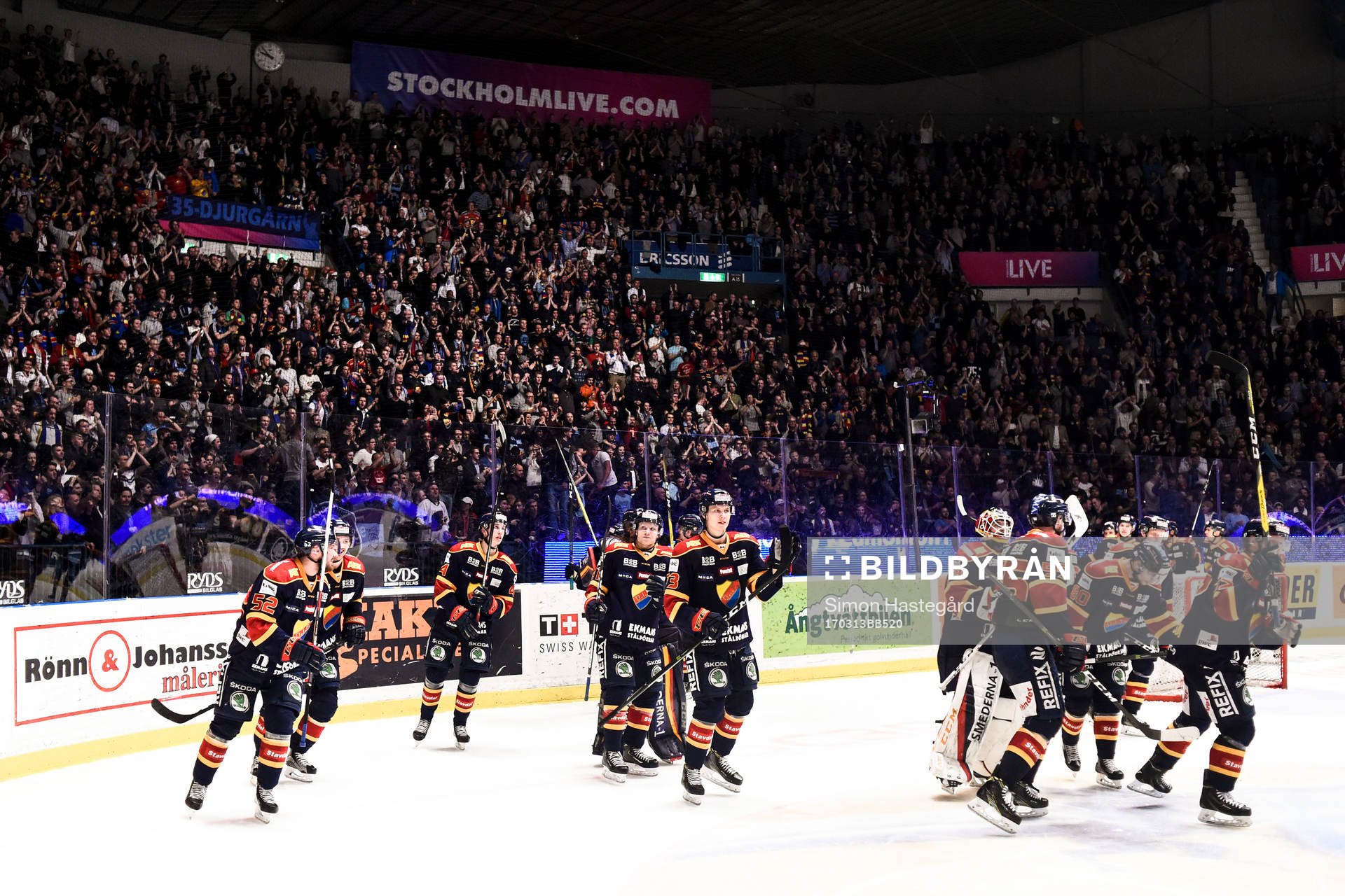 Djurgårdens spelare tackar publiken