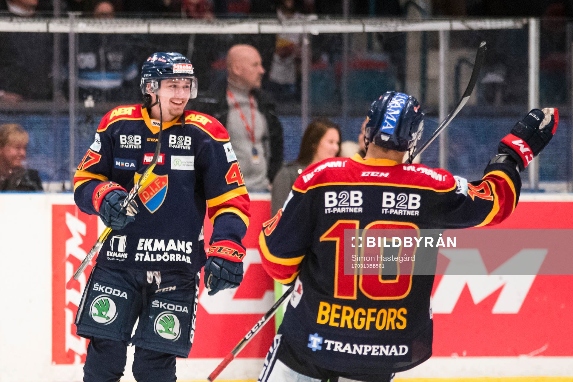 Djurgårdens Linus Johansson och Niclas Bergfors  jublar