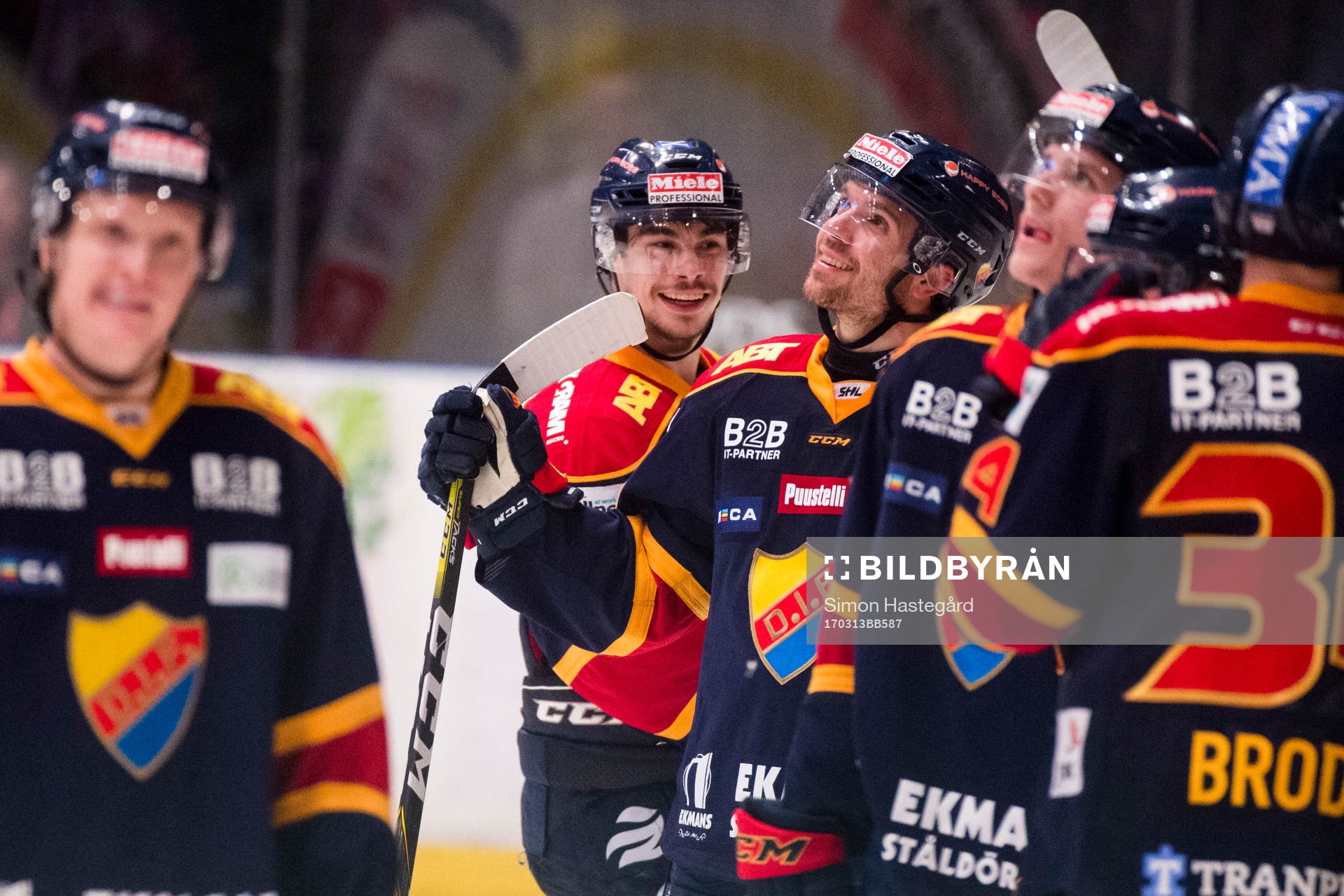 Djurgårdens Gustav Possler och Matt Anderson inväntar