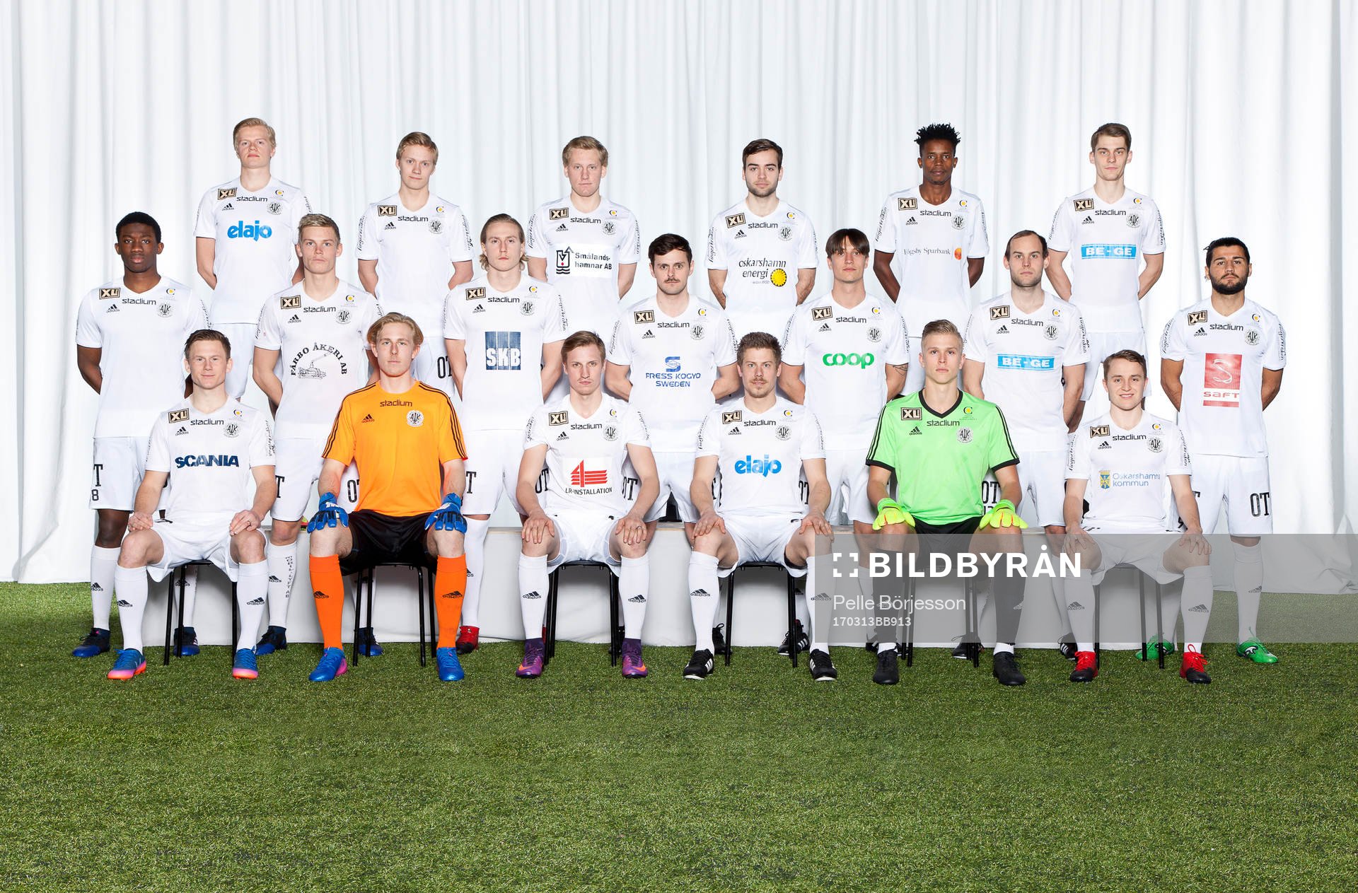 Oskarshamn poserar för en lagbild den 13 Mar 2017 i Oskarshamn. Bakre ledet fr. v. Axel Lindahl, Anton Olsson, Jakob Rydberg, Adam Nygren, David Kingatuata, Martin Karlsson. Mittenledet fr. v. Mommodou Cham, Anton Agebjörn, Carl Savolainen, Mergim Smakolli, Oskar Cederling, Christopher Christensson, Peiman Eliassi. Sittande fr. v. Filip Jägerbrink, Elias Stenhoff, Eric Persson, Johan Niklasson, Oliver Bergman, Emil Dolk.