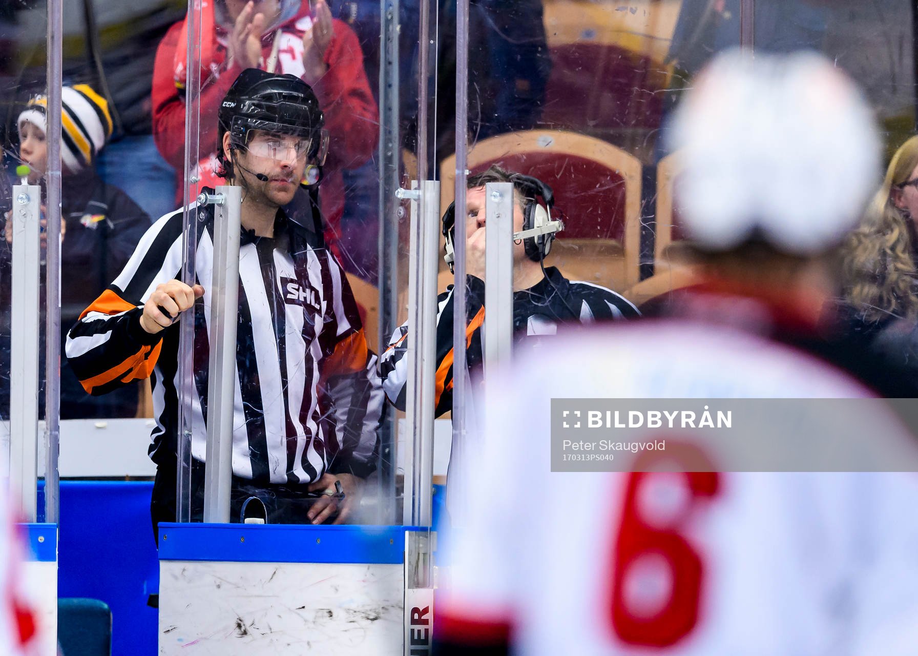 Domarna Mikael Sjöqvist och Wolmer Edqvist ringer
