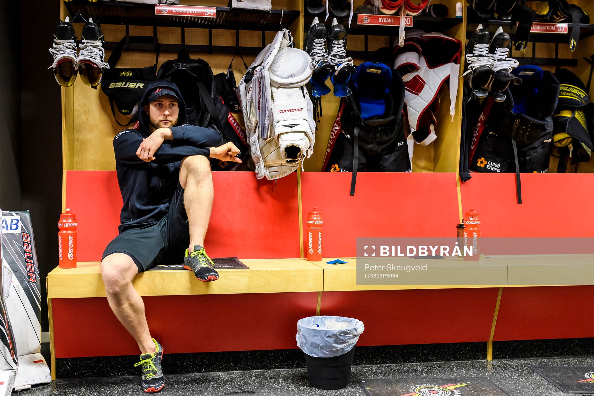 Luleås målvakt Joel Lassinatti deppar