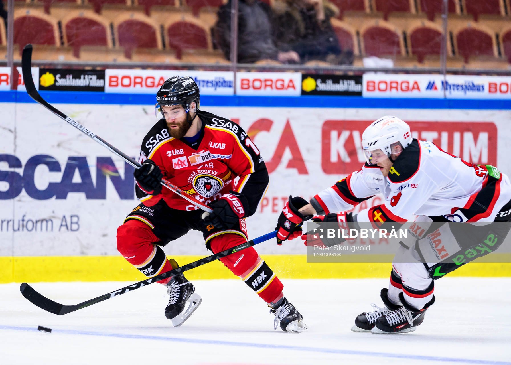 Luleås Jacob Lagacé jagas av Malmö Redhawks Frederik