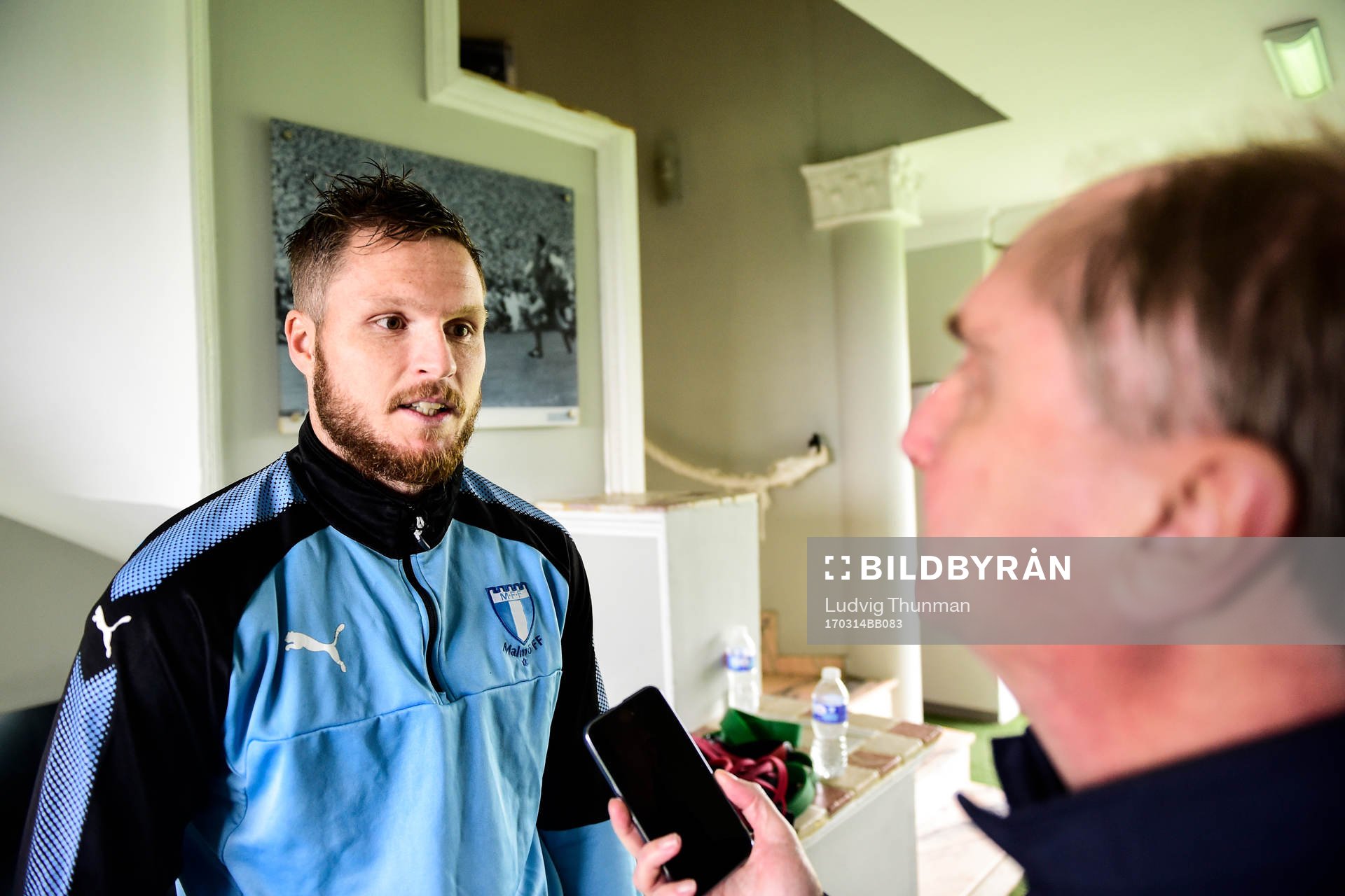 Lasse Nielsen intervjuas efter en träning på ett träningsläger med Malmö FF den 14 mars 2017 i Marbella.