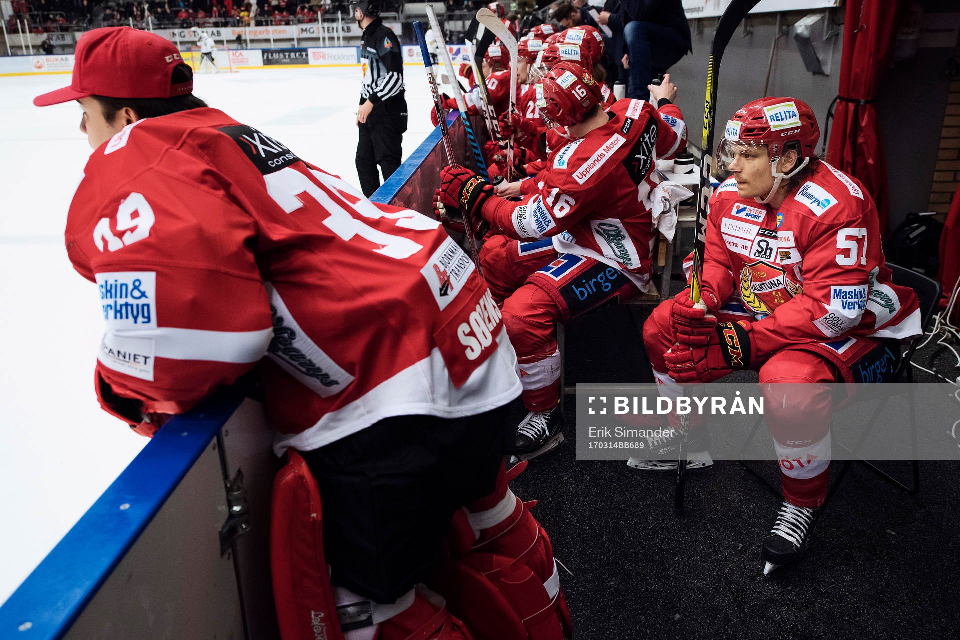 Almtunas Marcus Oskarsson deppar på bänken