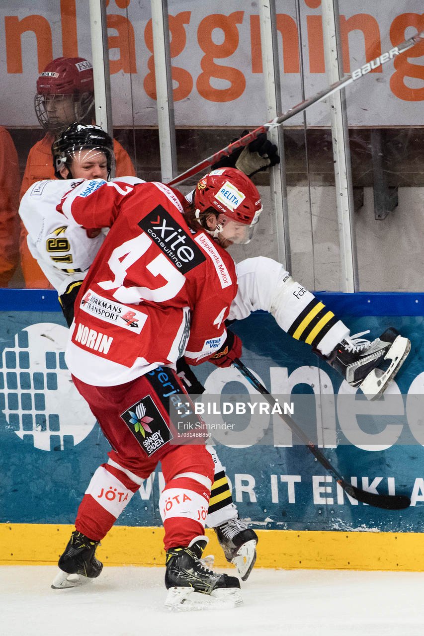 s Jonas Almtorp och Almtunas Eric Norin i en närkamp