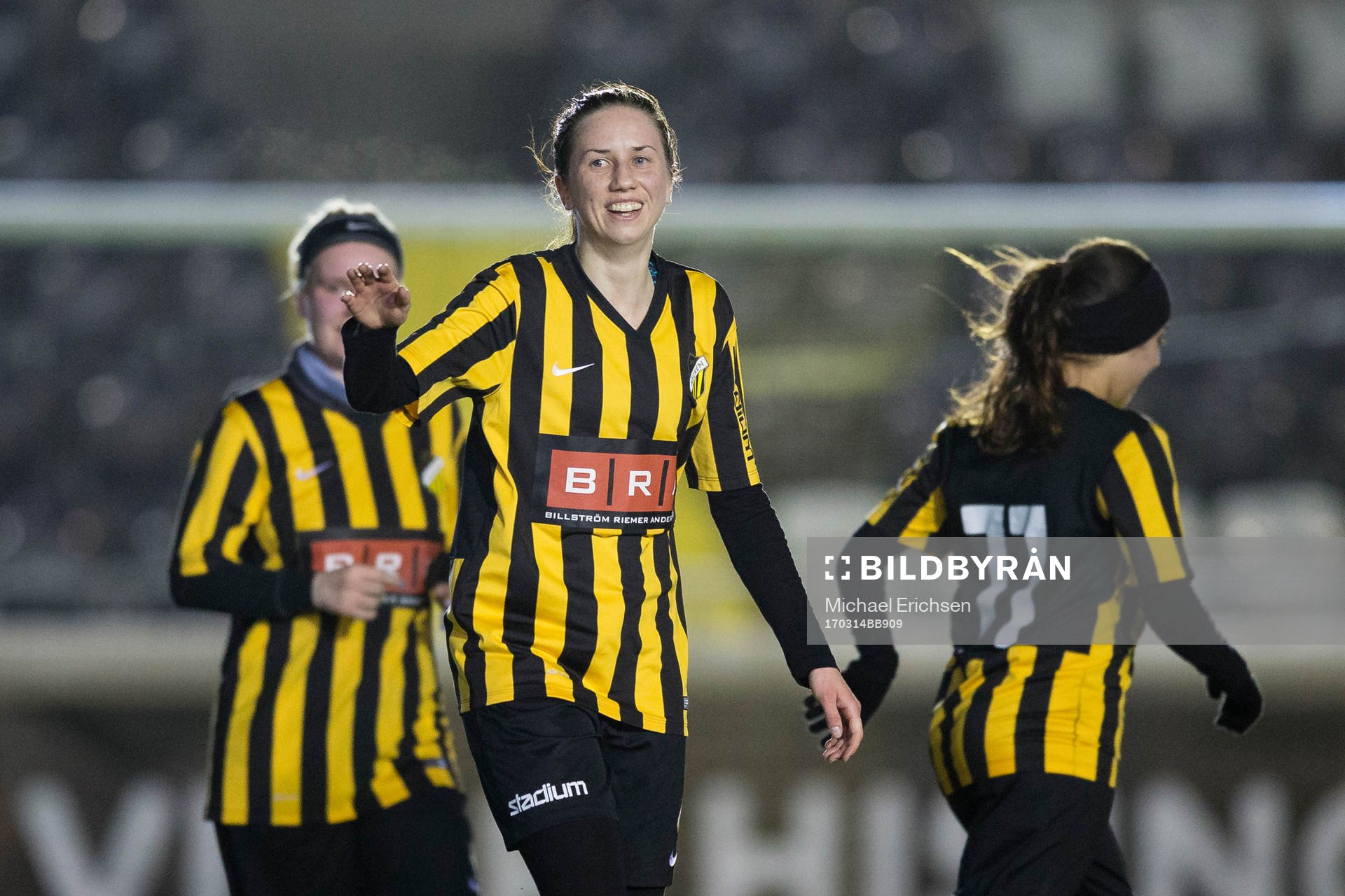 Häckens Hanna Sandgren jublar