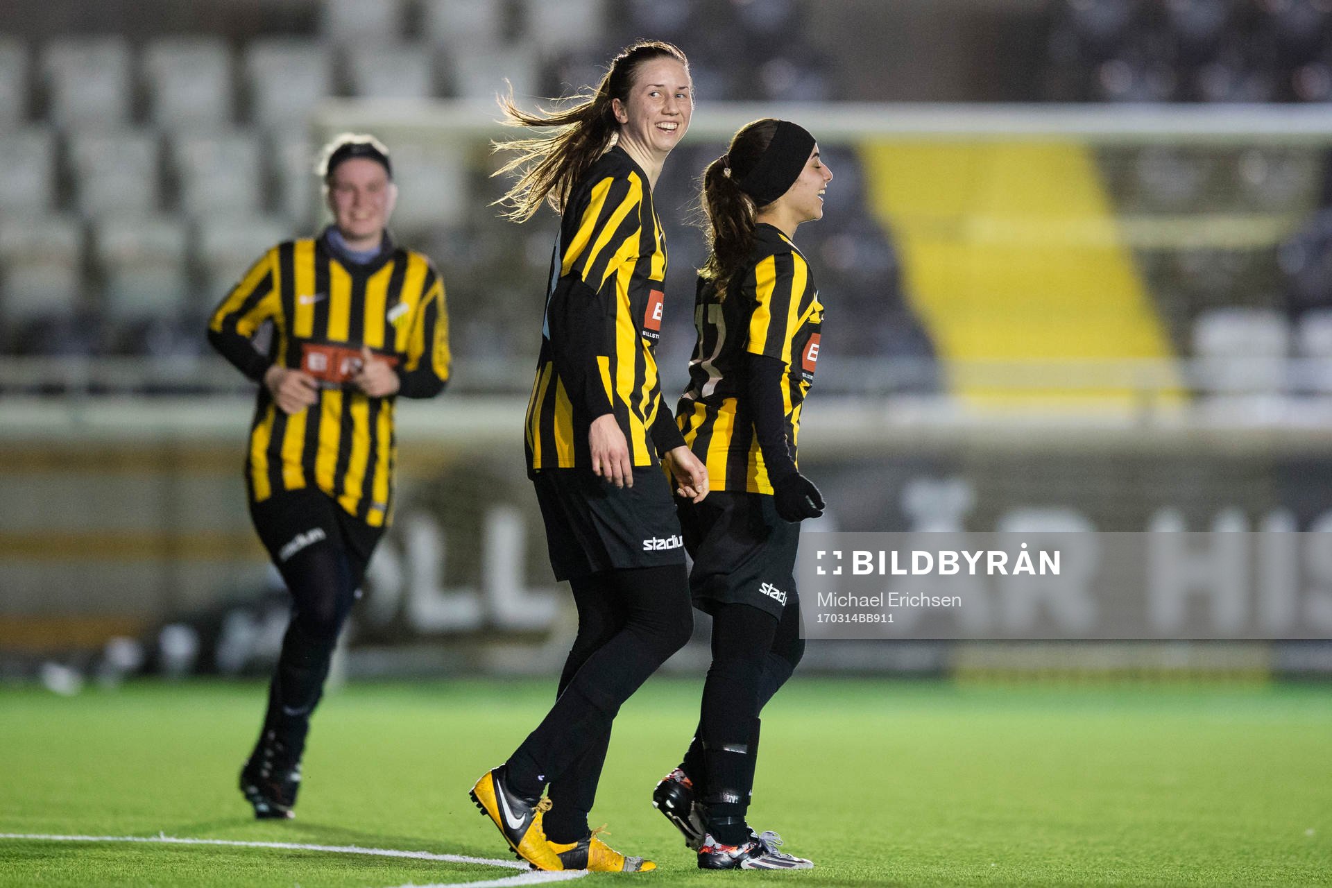 Häckens Hanna Sandgren jublar