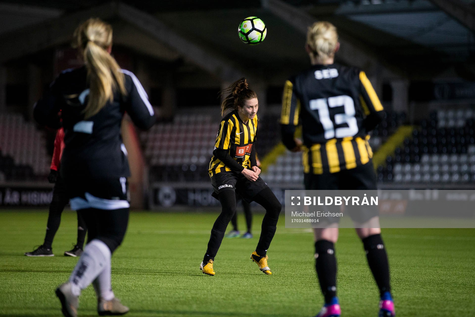 Häckens Hanna Sandgren nickar