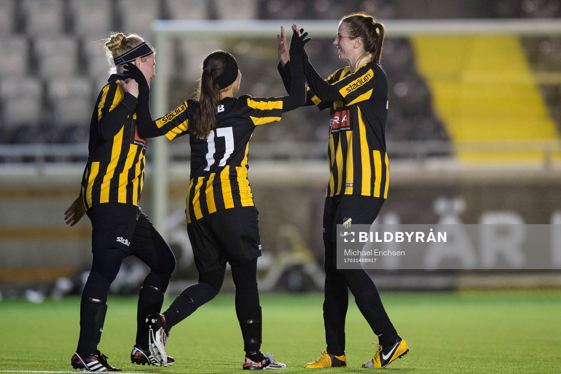 Häckens Aicha Boujrad jublar