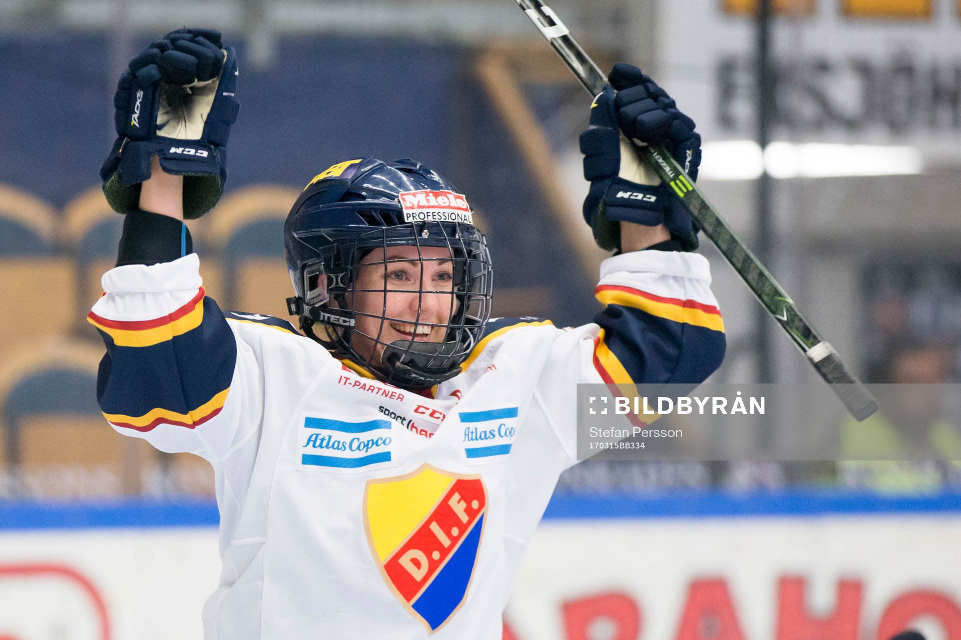 Djurgårdens Rebecca Stenberg jublar