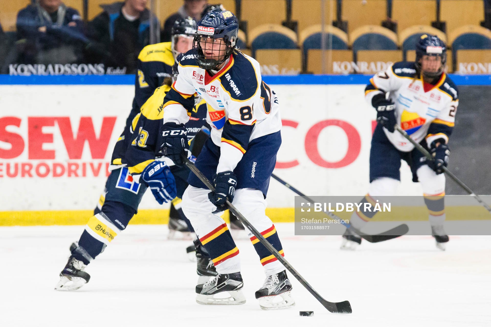 Djurgårdens Hanna Olsson med pucken