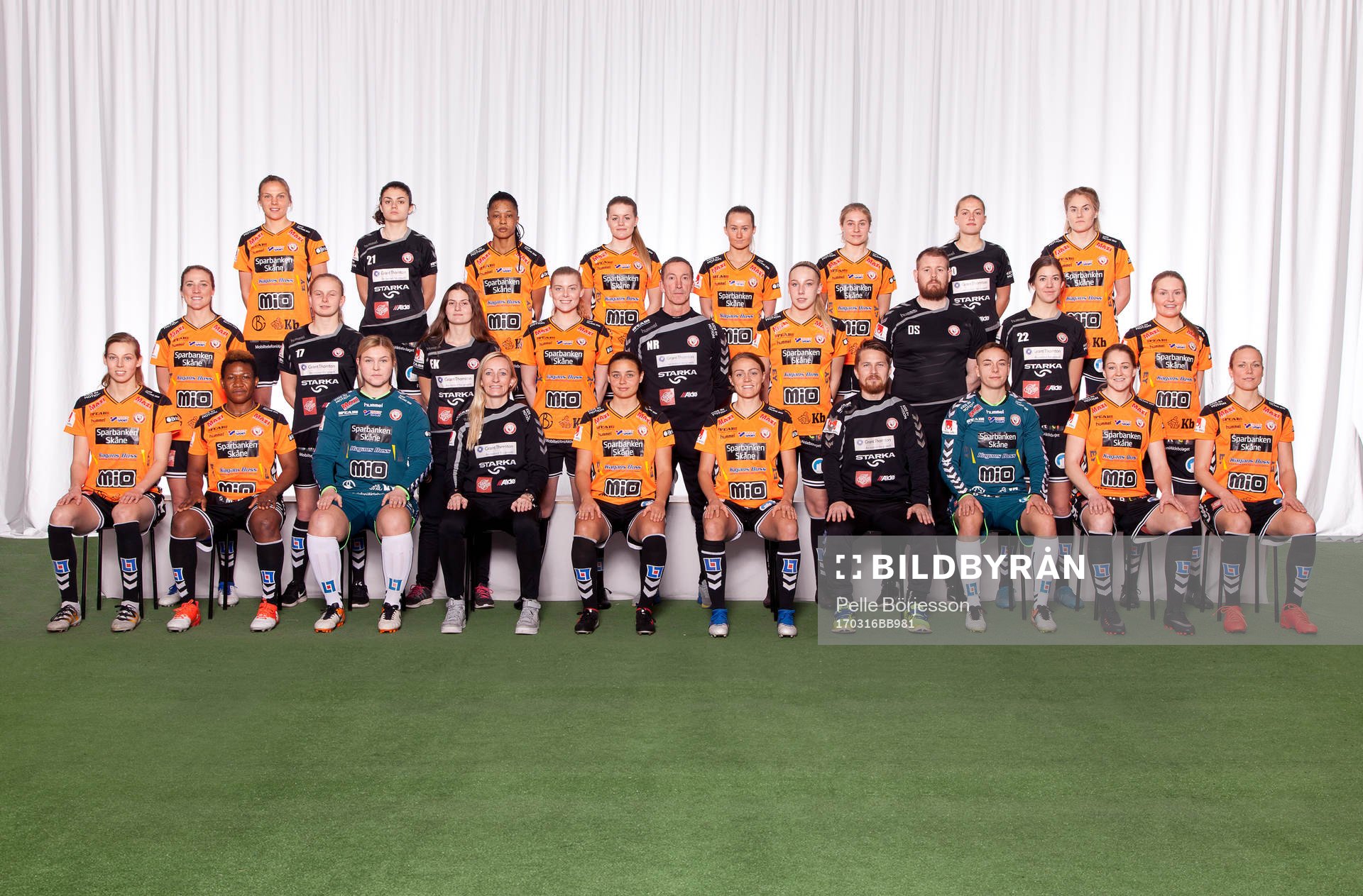 Kristianstad poserar för en lagbild den 16 mars 2017 i Kristianstad. Bakre ledet fr. v. Lorca Van De Putte, Diellza Mustafa, Ogonna Chukwudi, Tilda Persson, Sanna Nilsson, Kajsa Törnkvist, Elise Streimer, Hanna Sandström. Mittenledet fr. v. Becky Edwards, Ida Schele, lagledare Edona Karimani, Sofia Hagman, målvaktstränare Niclas Rhodin, My Linderholm, fystränare Orri Sigurdsson, Erika Nilsson, Rebecka Holm. Sittande fr. v. Amanda Edgren, Rita Chikwule, Moa Olsson, tränare Elisabet Gunnarsdottir, Alice Nilsson, Sif Atladottir, assisterande tränare Björn Sigurbjörnsson, Brett Maron, Mia Carlsson, Therese Ivarsson.