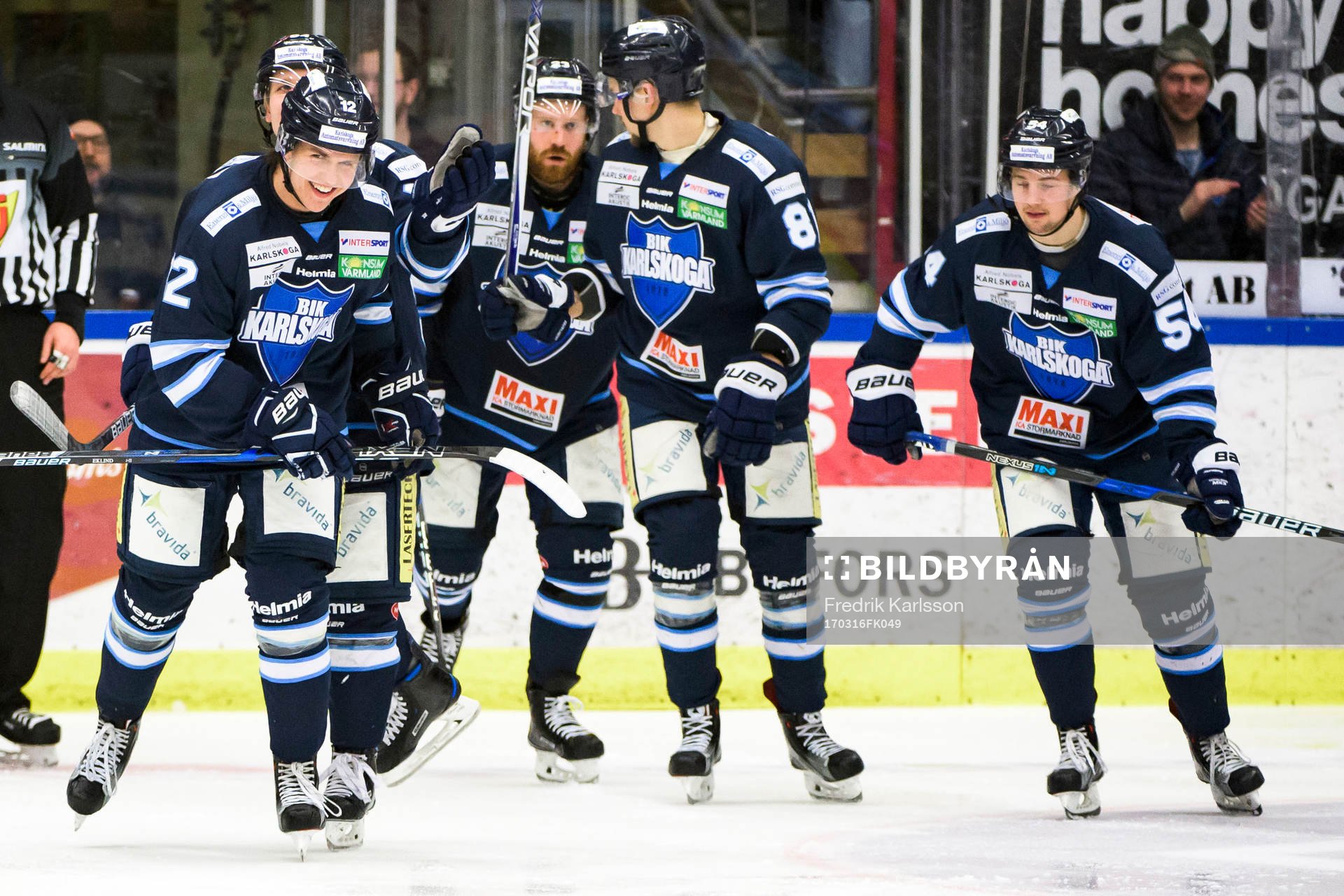 Karlskogas Oliver Eklind och lagkamrater jublar
