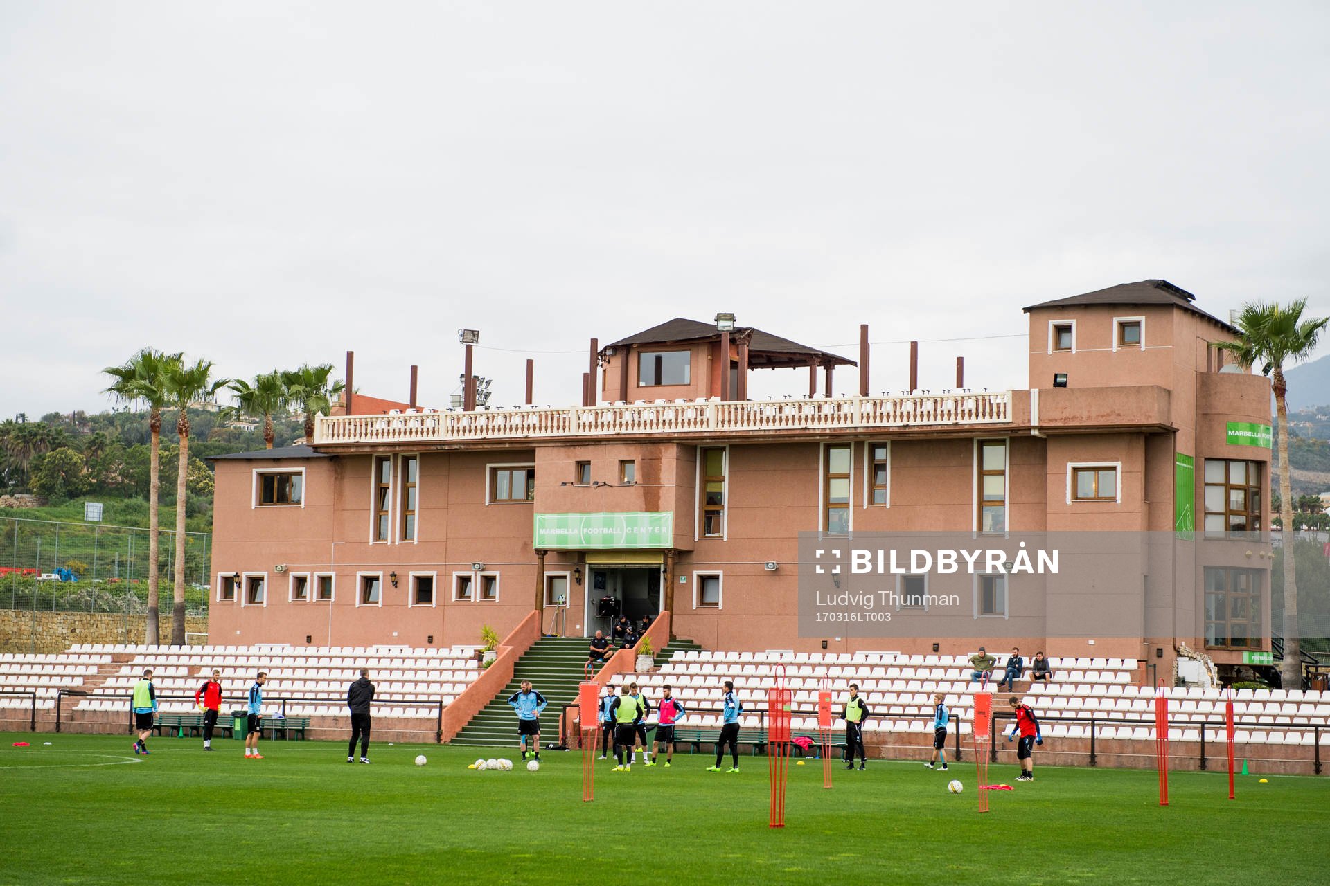Översiktsbild över en träning på Marbella Football