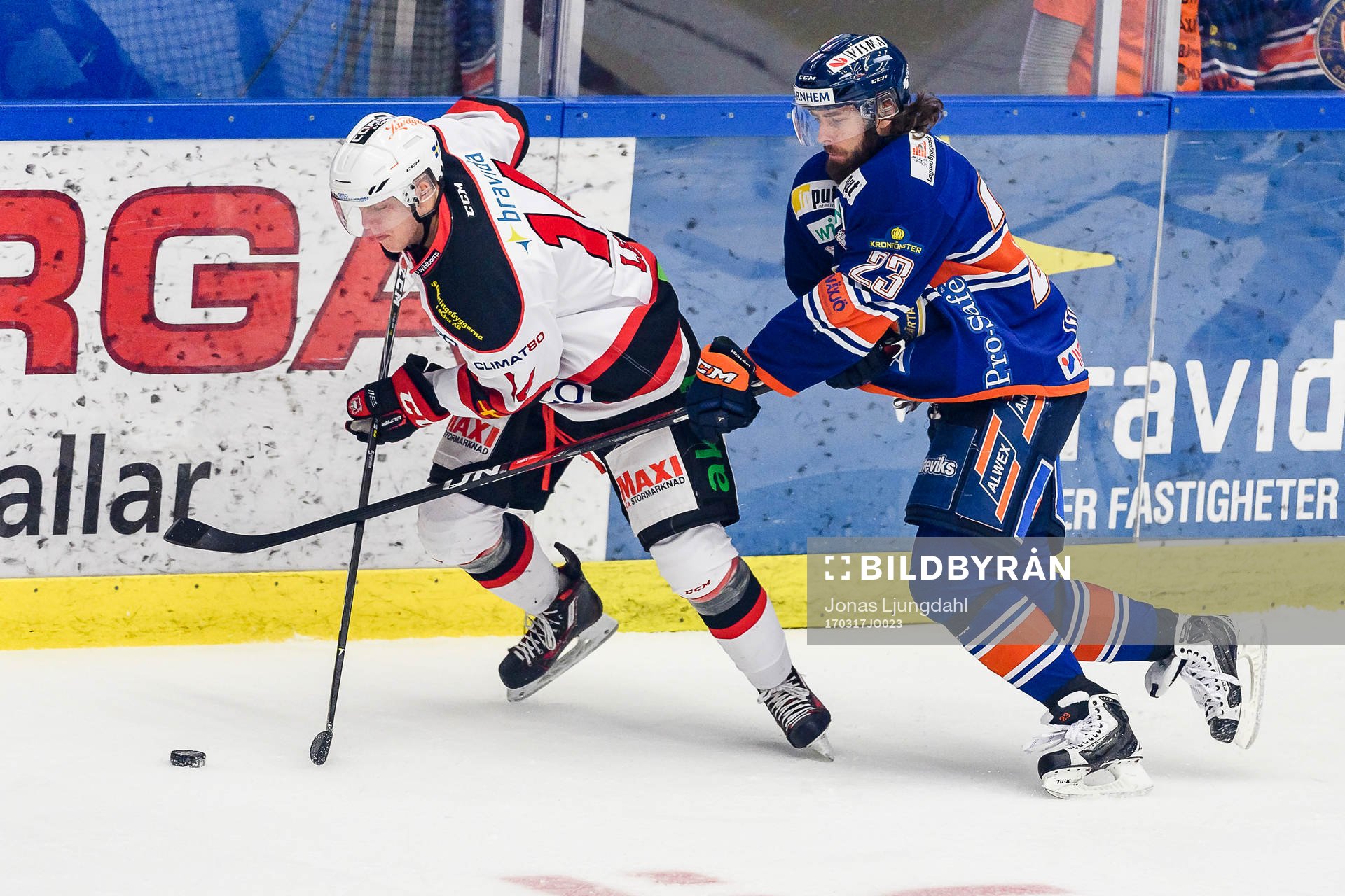 Malmö Redhawks Carl-Johan Lerby jagas av Växjös Ville