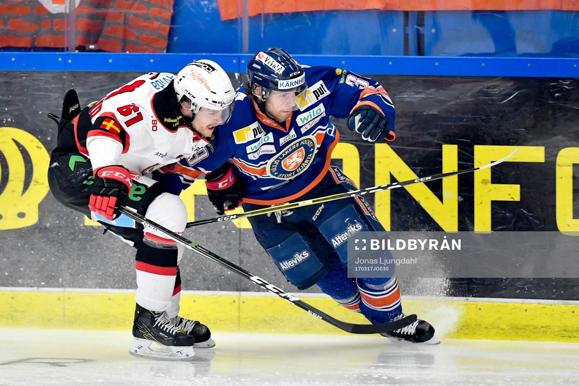 Malmö Redhawks Nicklas Jadeland och Växjös Calle Rosén