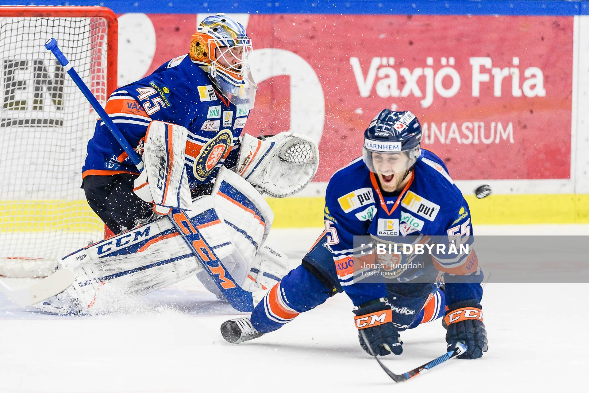 Växjös målvakt Viktor Andrén och Växjös Nick Bailen