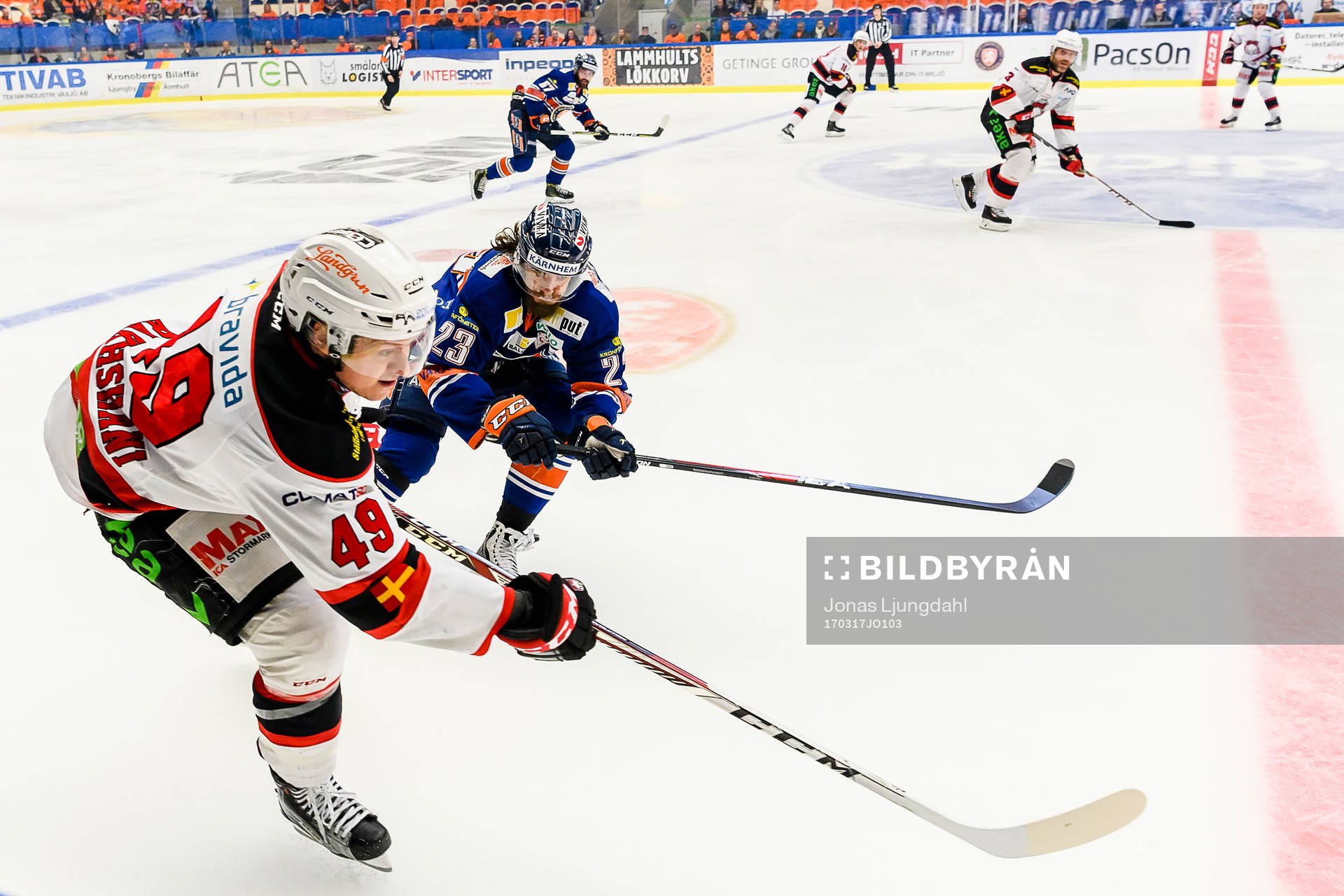 Malmö Redhawks Rhett Rakhshani jagas av Växjös Ville