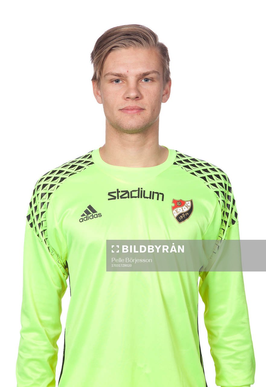 Enskedes målvakt Oscar Jonsson poserar för ett porträtt den 17 mars 2017 i Stockholm.