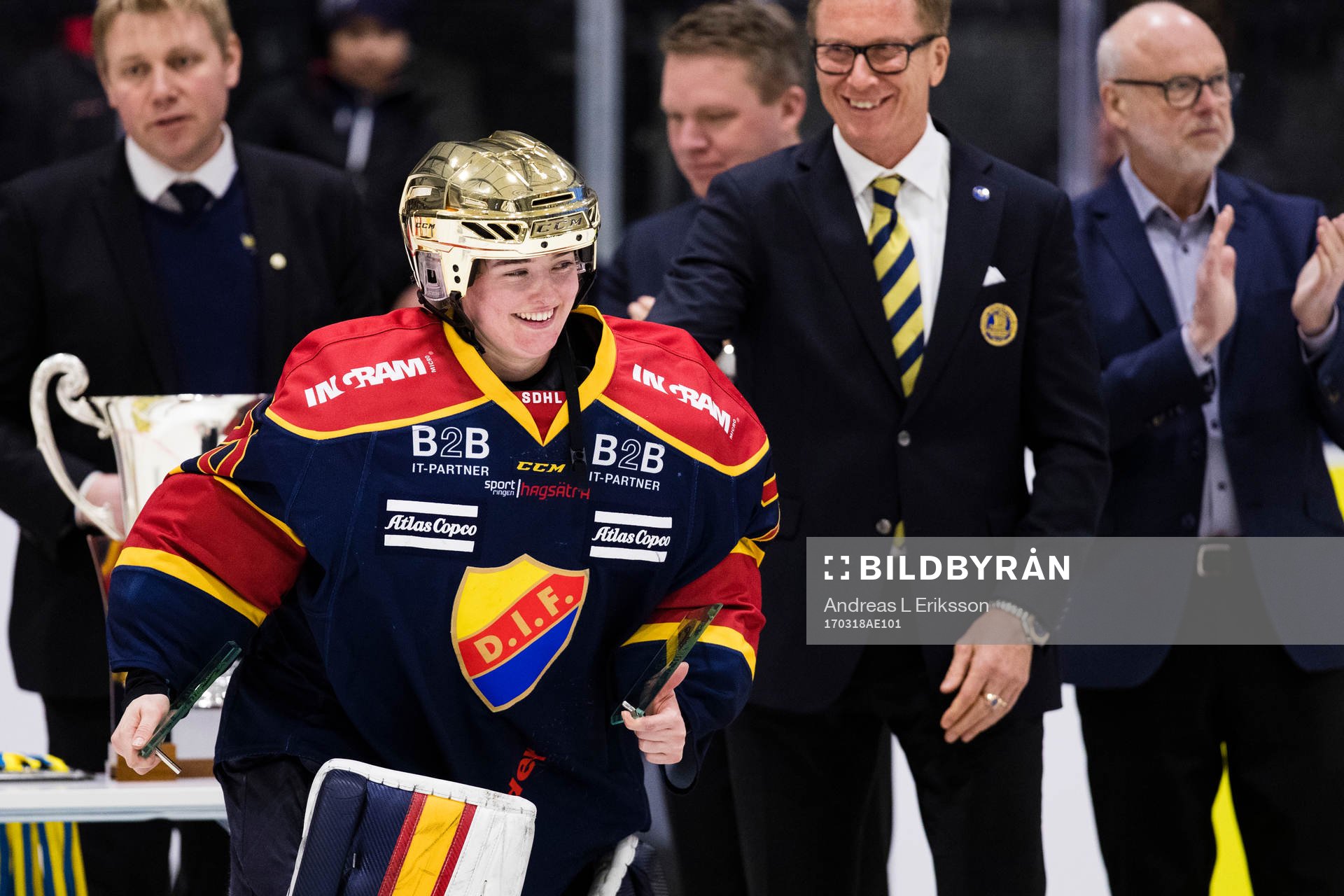 Djurgårdens målvakt Lovisa Berndtsson jublar