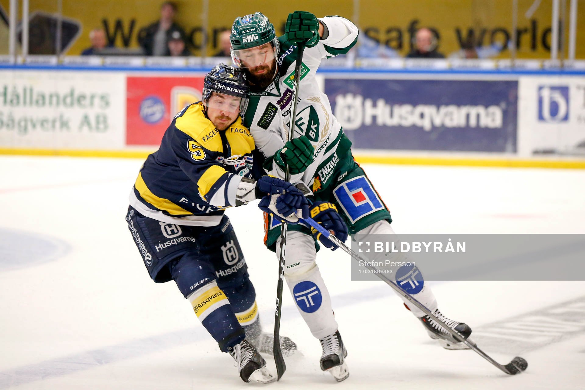 s Adam Almquist och Färjestads Milan Gulas