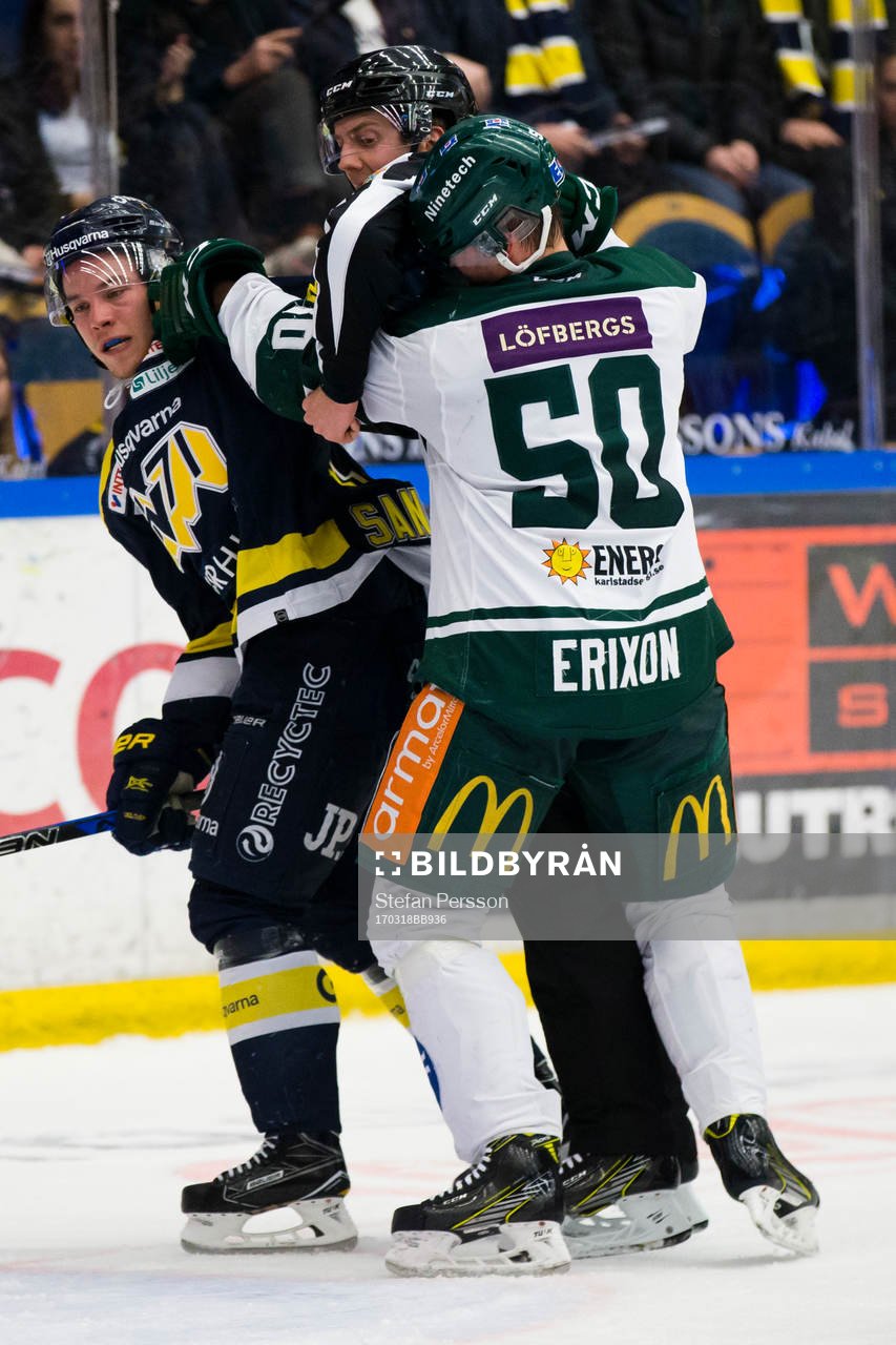 s Filip Sandberg i gruff med Färjestads Sebastian Erixon