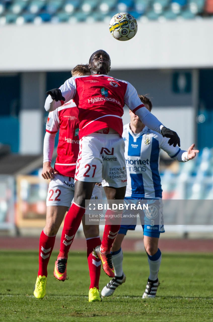 Kalmars Svante Ingelsson och Kalmars Papa Alioune Diouf och