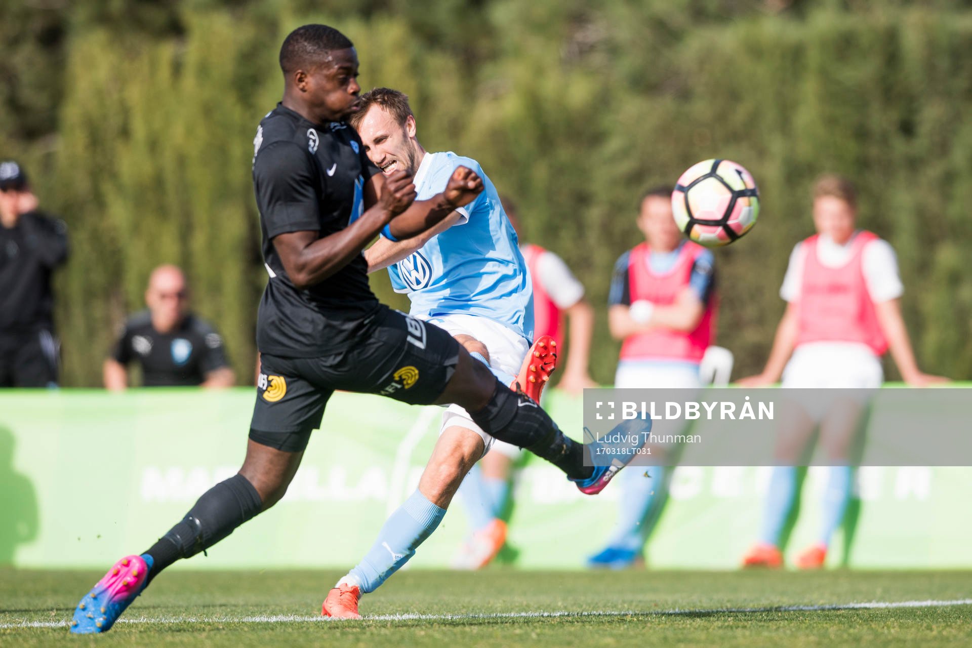 Malmö FFs Magnus Wolff Eikrem och Moldes Isak Ssewankambo