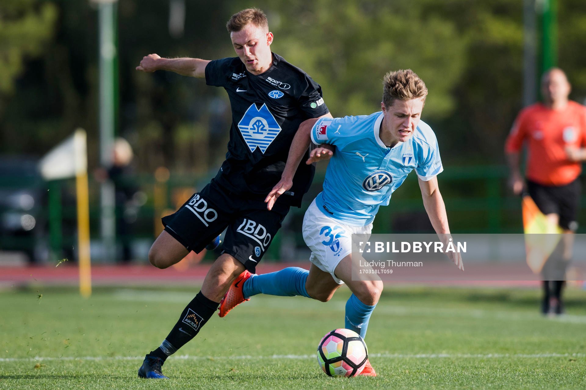 Moldes Christoffer Remmer jagar Malmö FFs Mattias Svanberg