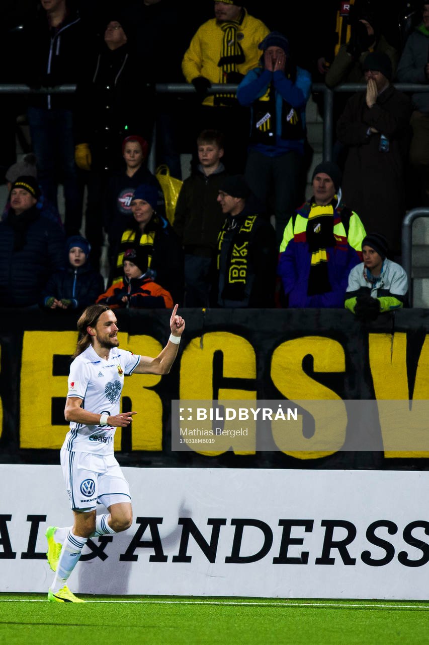 Östersunds Tom Pettersson  jublar