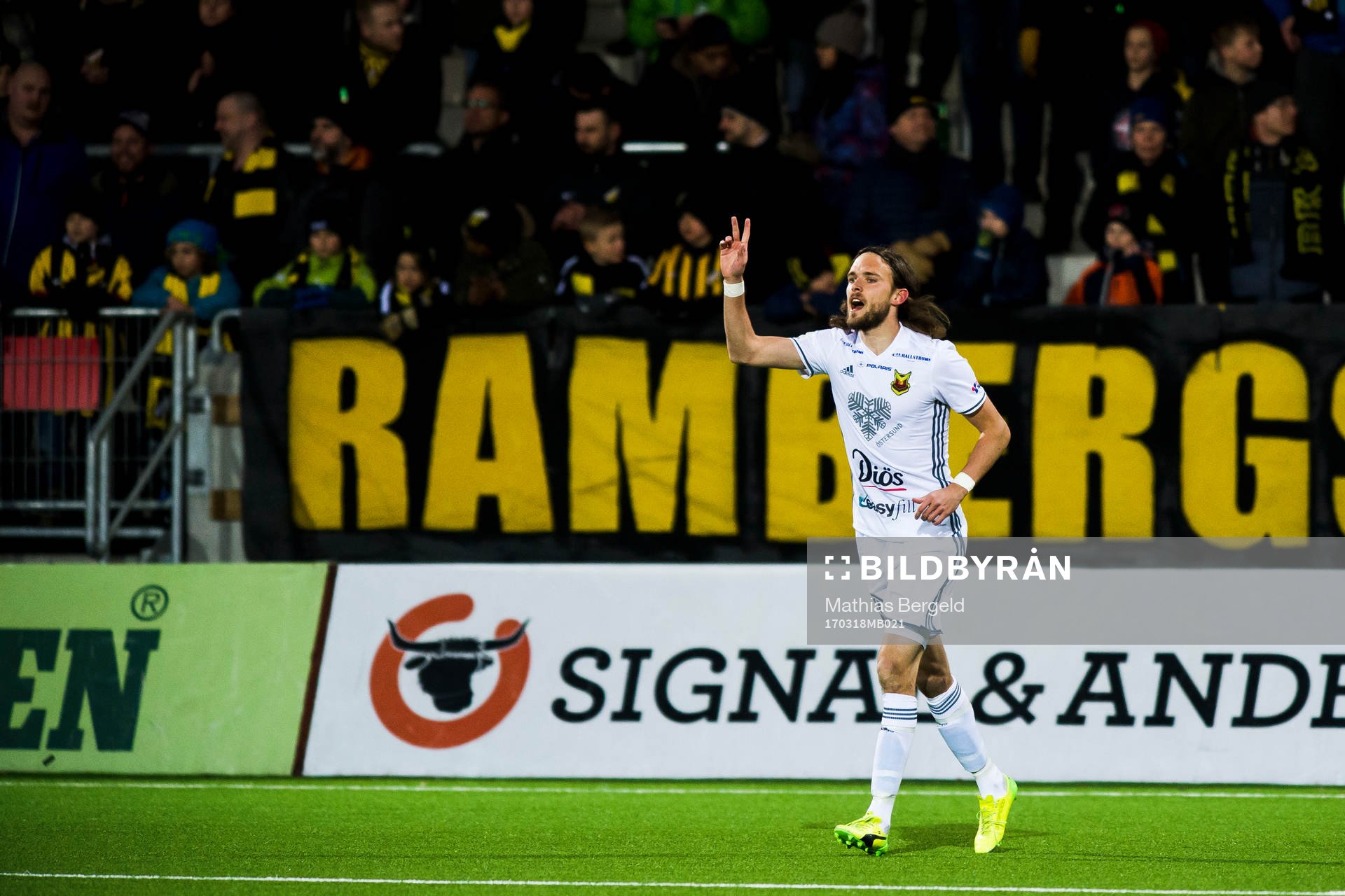Östersunds Tom Pettersson  jublar