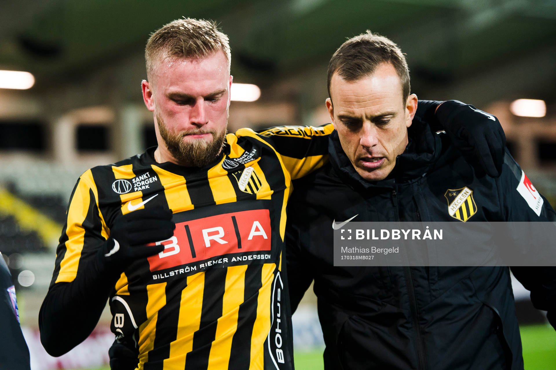 Häckens Alexander Faltsetas får hjälp av plan