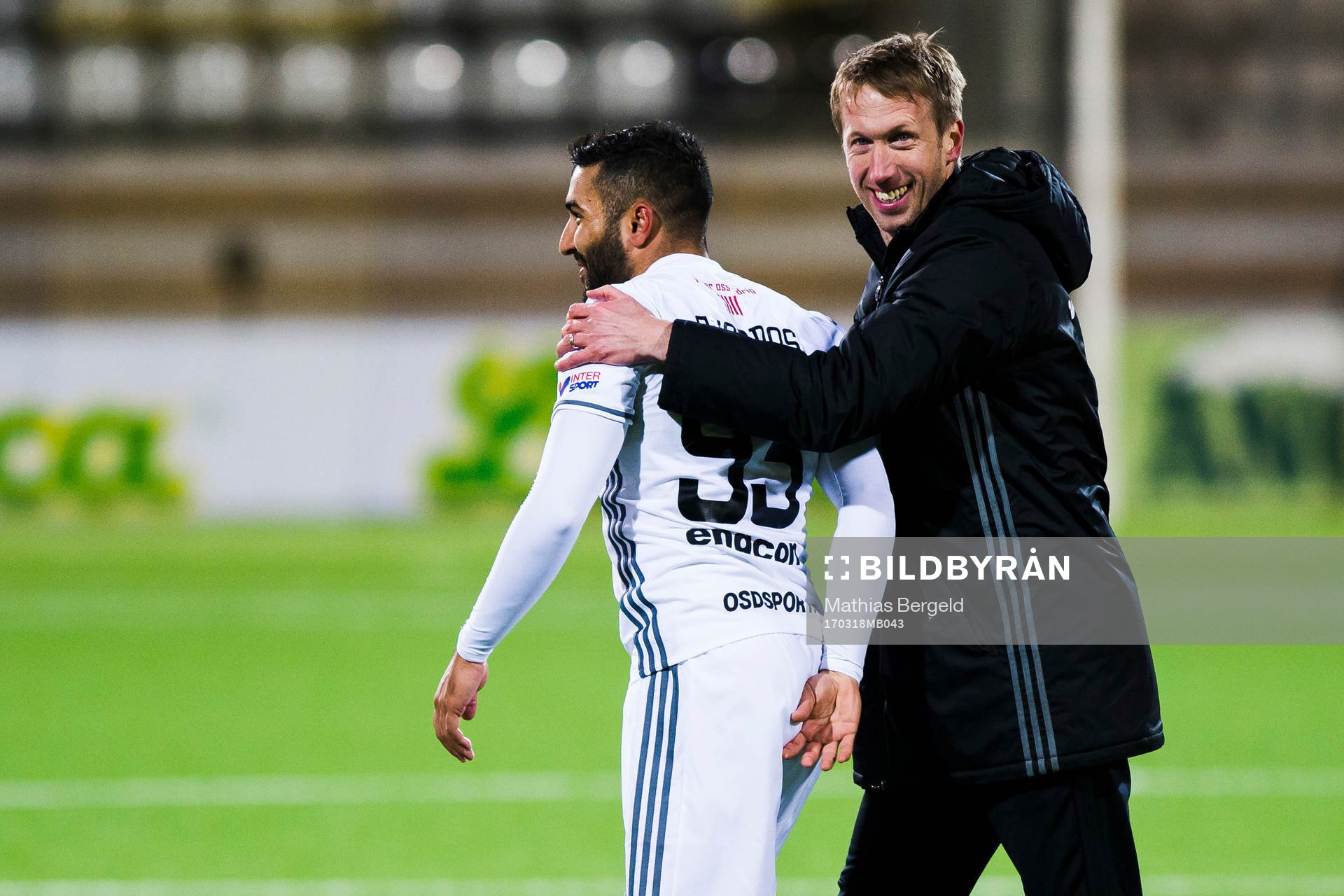 Östersunds Saman Ghoddos jublar med tränare tränare