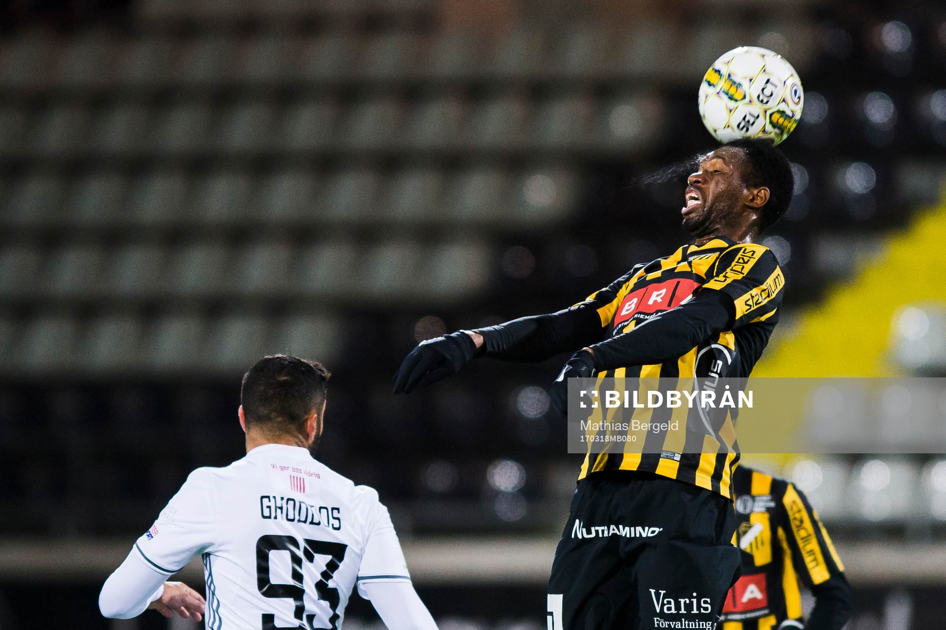 Östersunds Saman Ghoddos ser Häckens Mohammed Abubakari