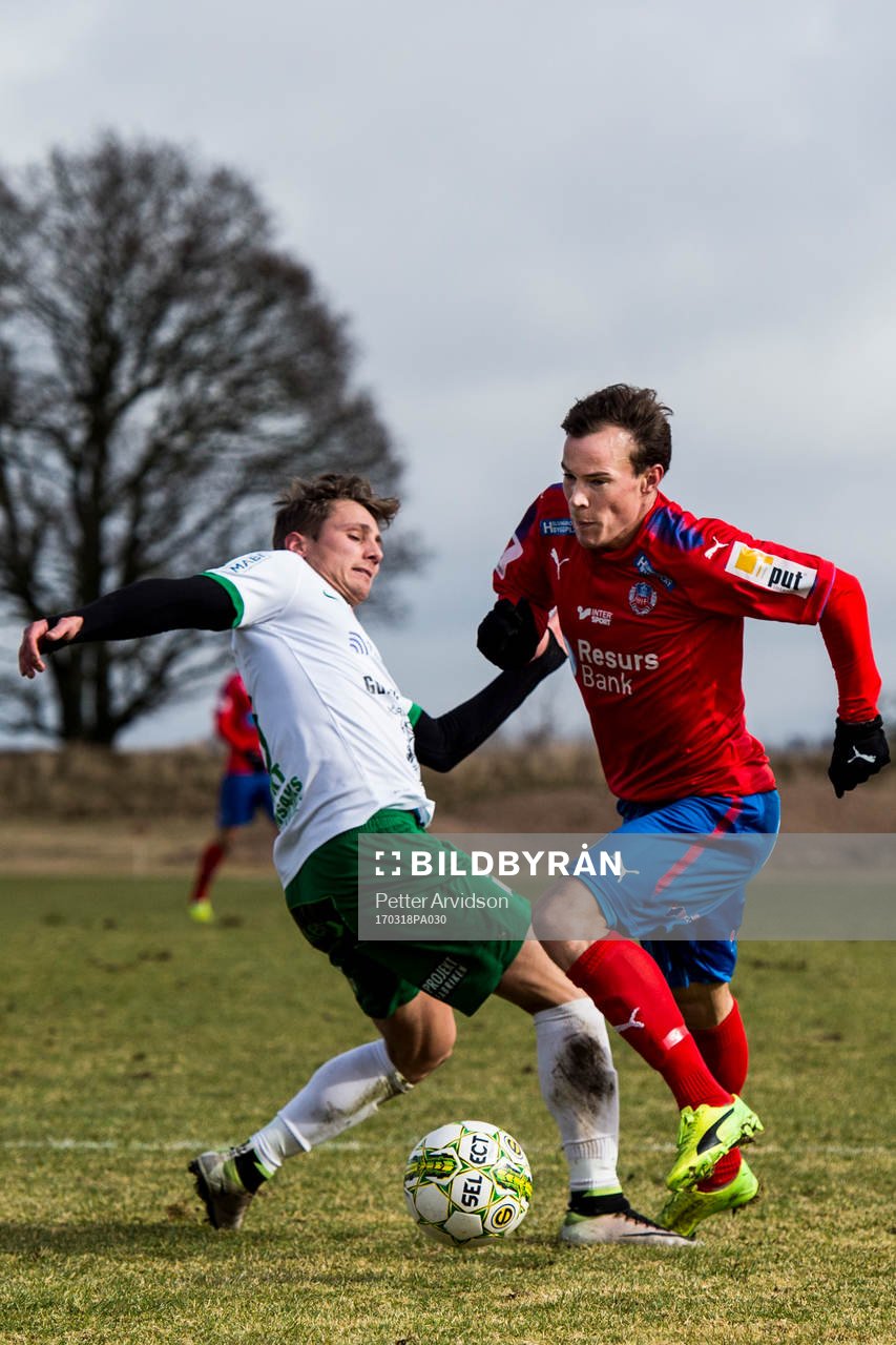 Prespas Victor Sköld och Helsingborgs Anton Wede under en träningsmatch i fotboll mellan Helsingborg och Prespa Birlik den 18 mars 2017 i Strövelstorp.