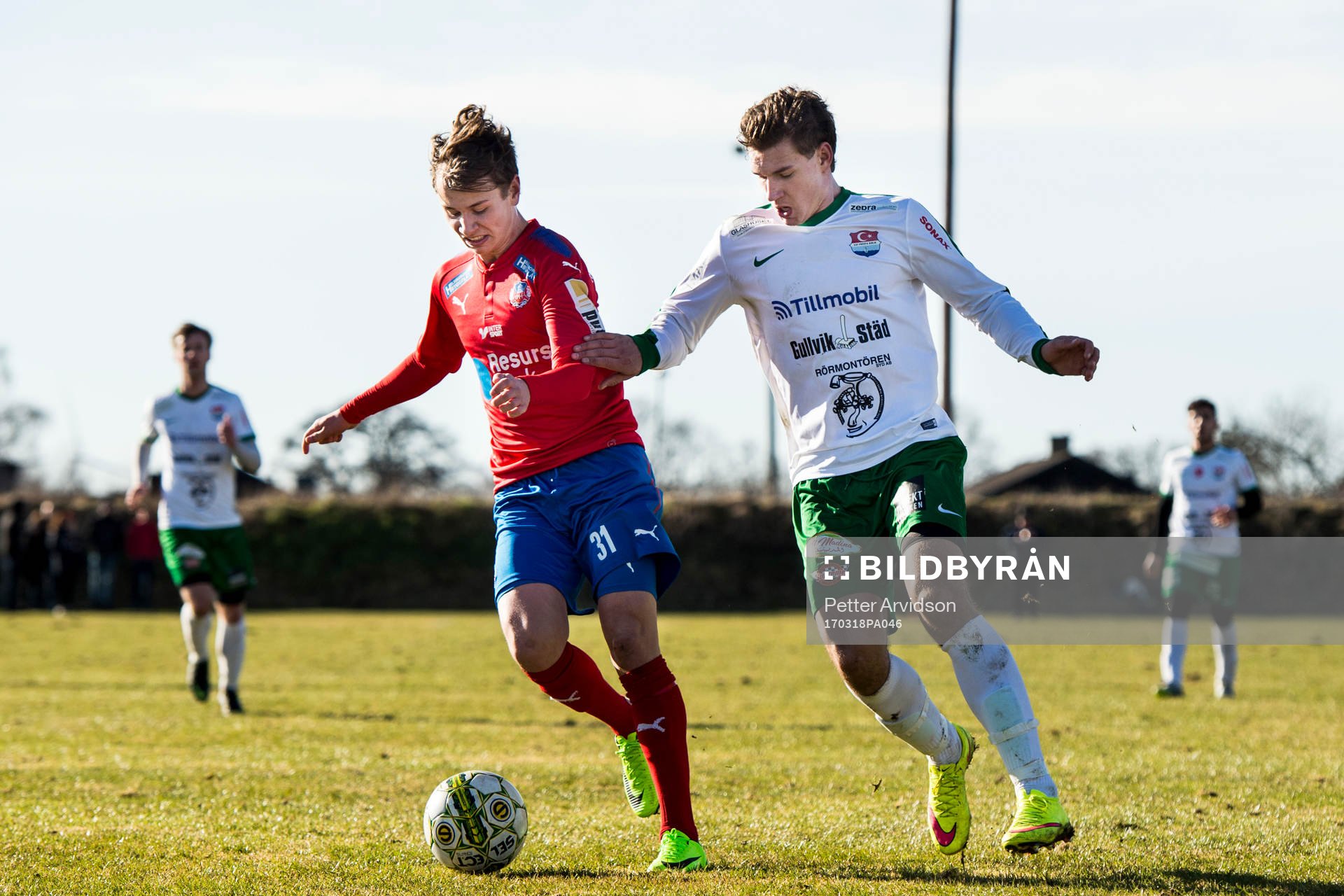 Helsingborgs Alex Timossi Andersson och Prespas Victor Sköld under en träningsmatch i fotboll mellan Helsingborg och Prespa Birlik den 18 mars 2017 i Strövelstorp.