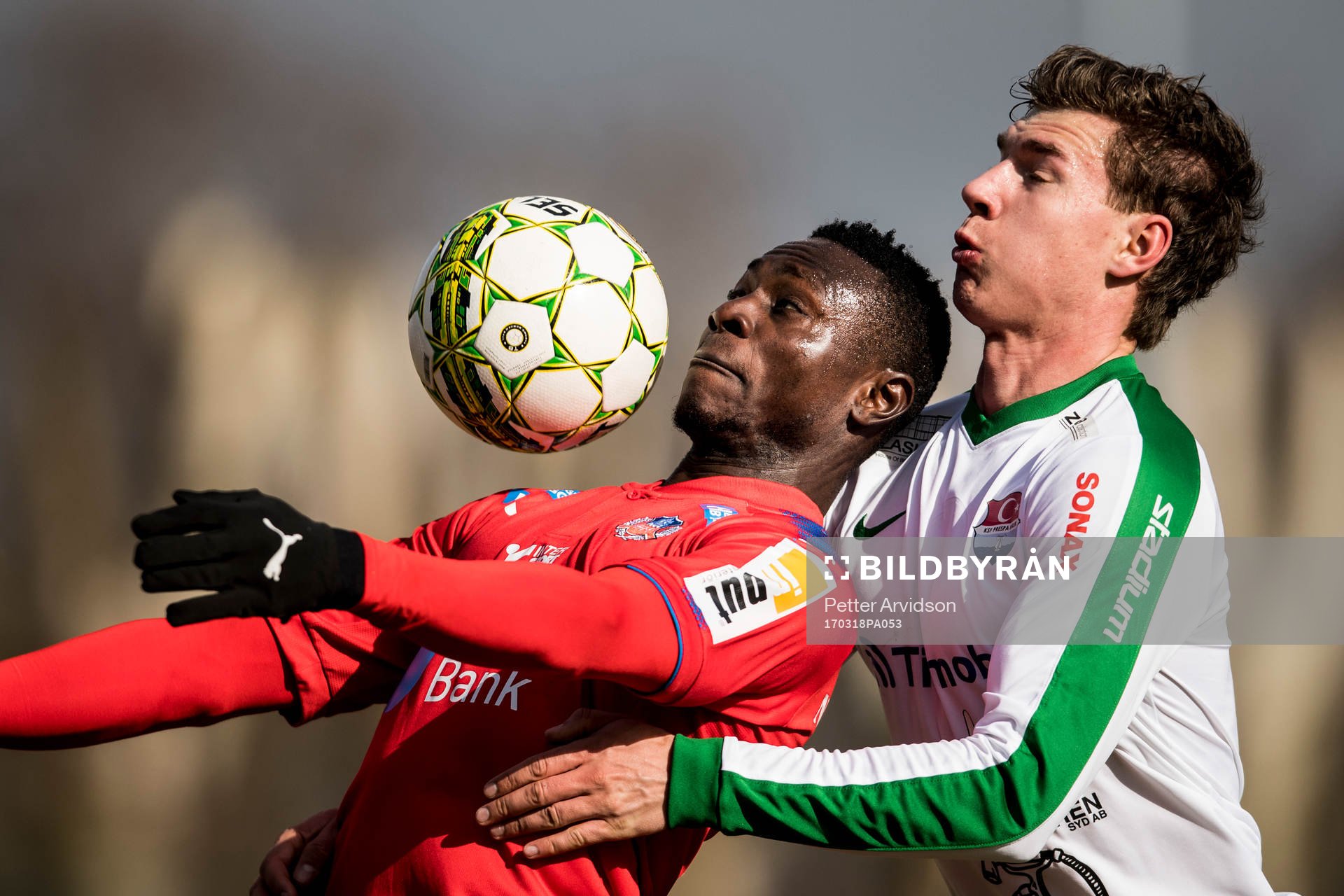 Helsingborgs Oke Akpoveta och Prespas Victor Sköld under en träningsmatch i fotboll mellan Helsingborg och Prespa Birlik den 18 mars 2017 i Strövelstorp.