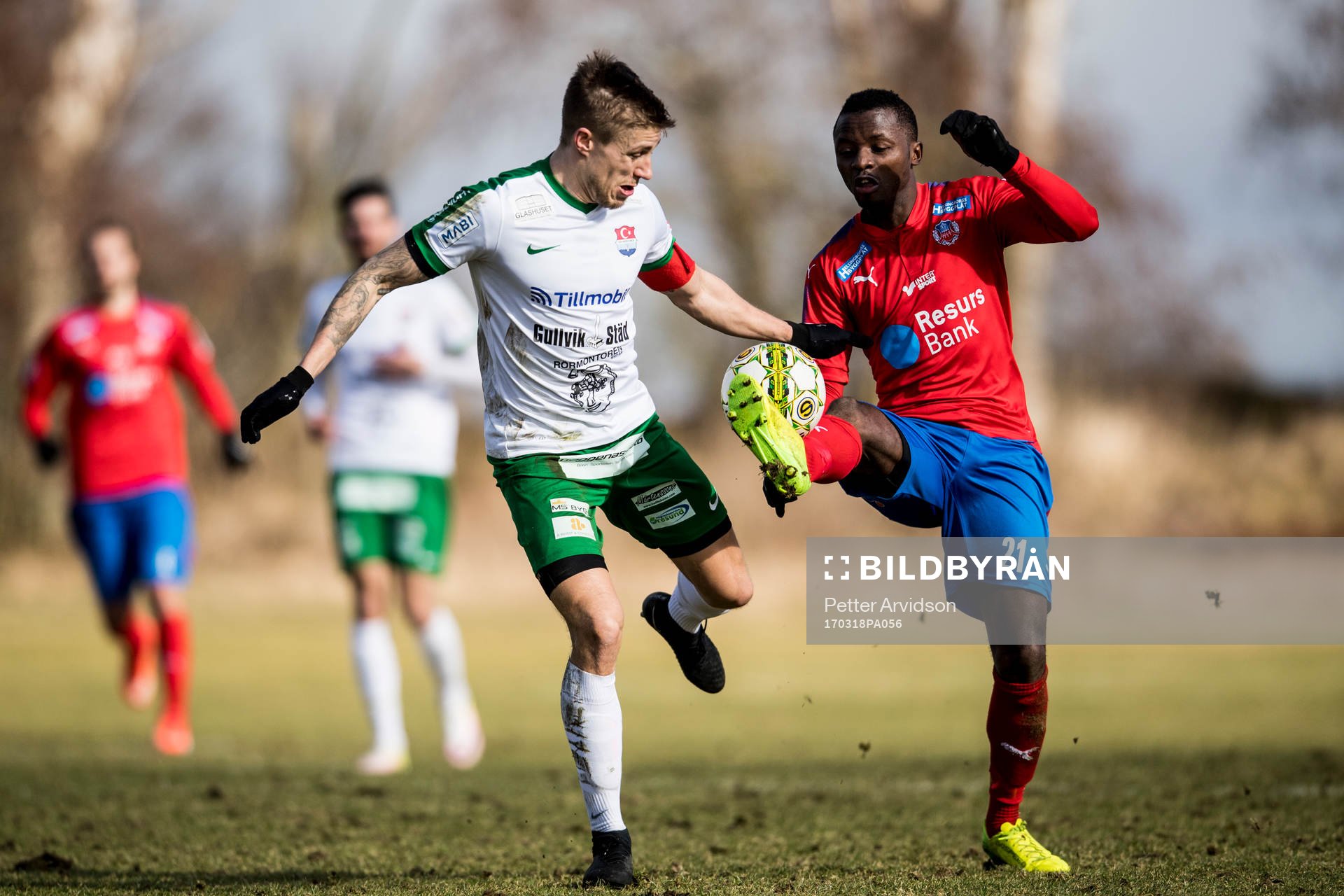 Prespas Anton Viklund och Helsingborgs Monday Samuel under en träningsmatch i fotboll mellan Helsingborg och Prespa Birlik den 18 mars 2017 i Strövelstorp.