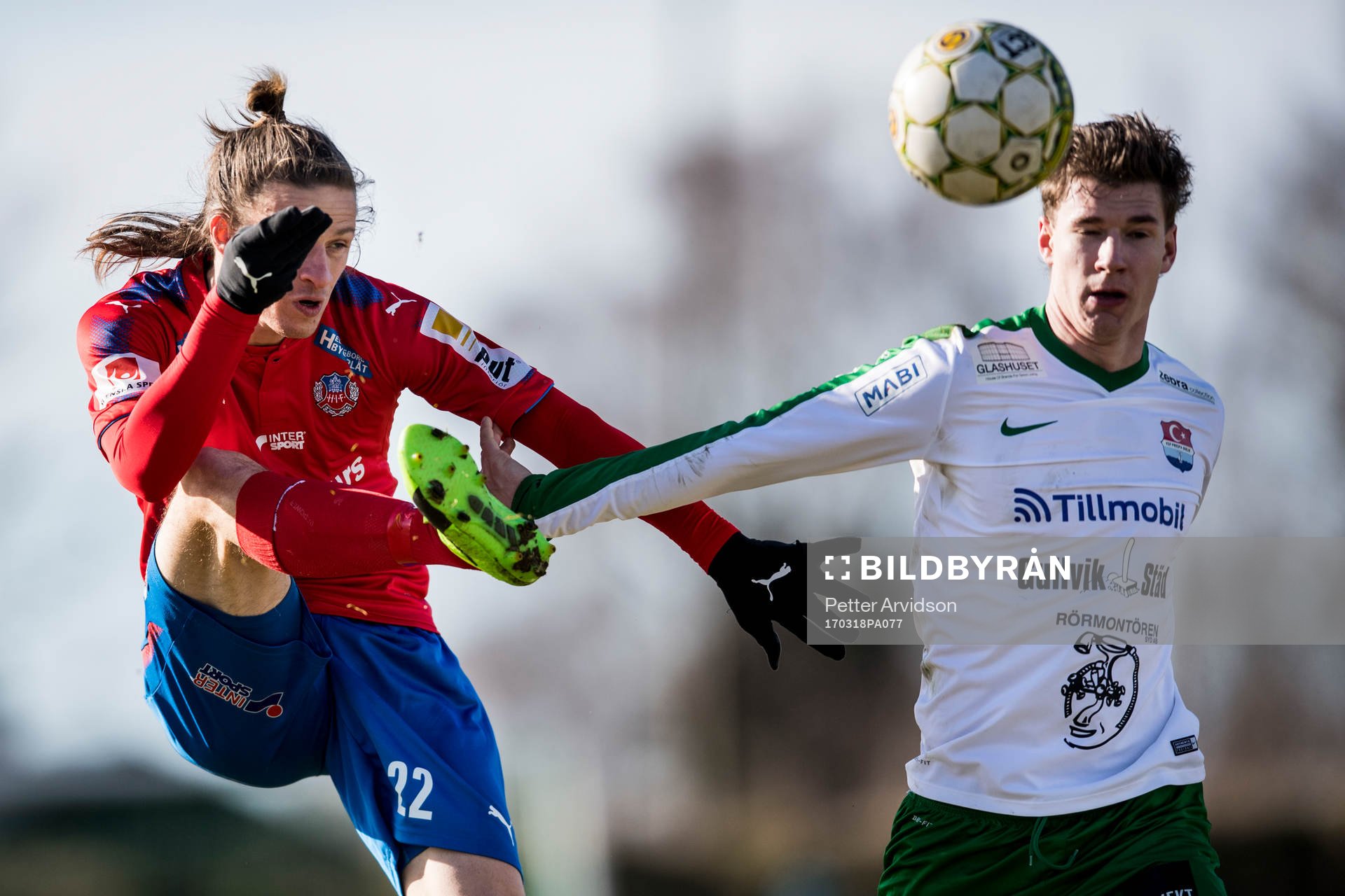 Helsingborgs Jesper Lange gör 4-0 bredvid Prespas Victor Sköld under en träningsmatch i fotboll mellan Helsingborg och Prespa Birlik den 18 mars 2017 i Strövelstorp.
