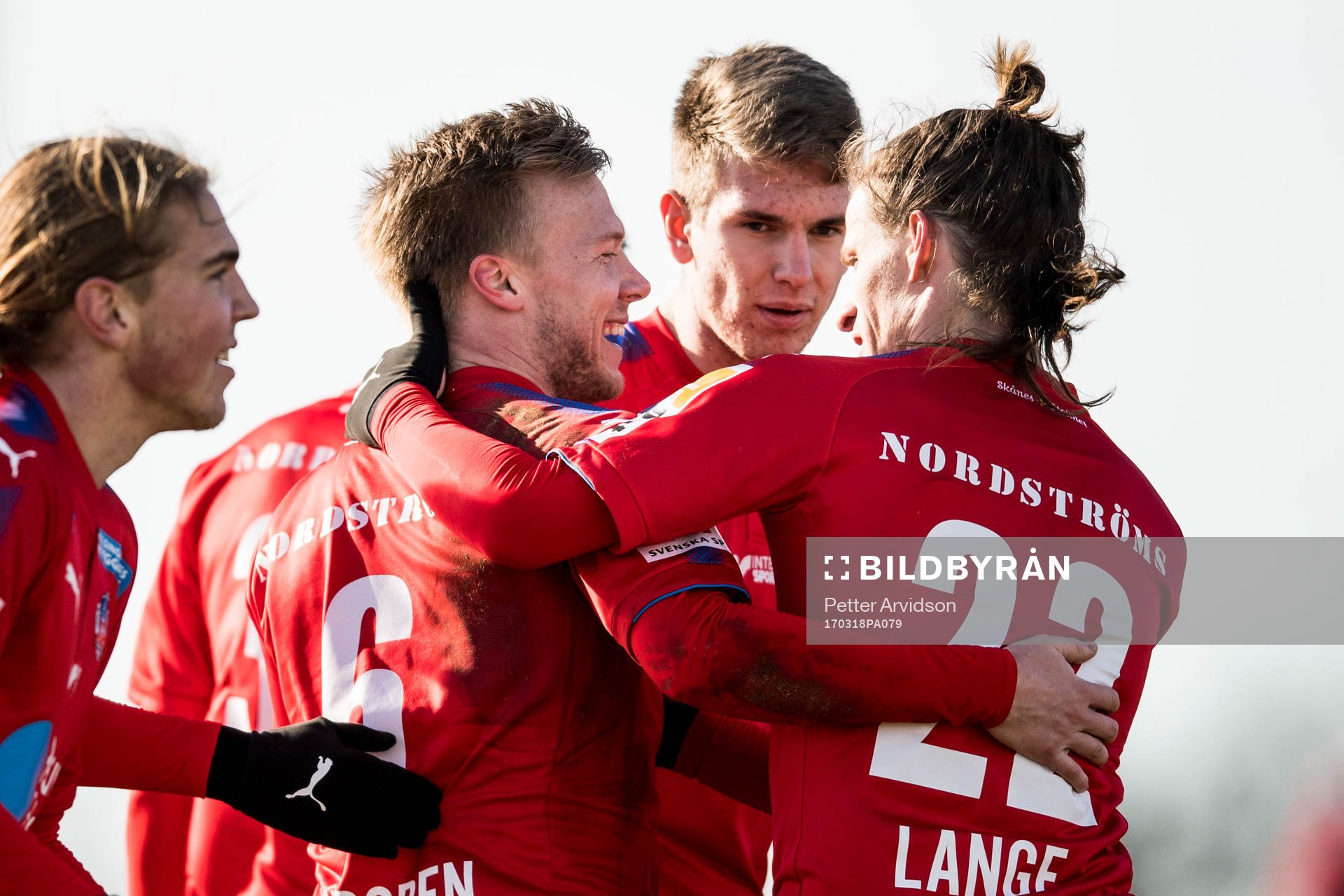 Helsingborgs spelare jublar med Andreas Landgren (m)