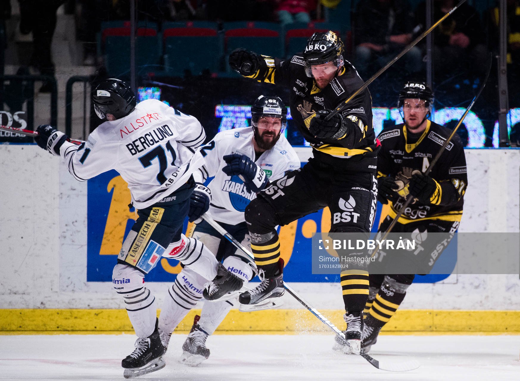 s Anders Eriksson kolliderar med  Karlskogas Carl Berglund